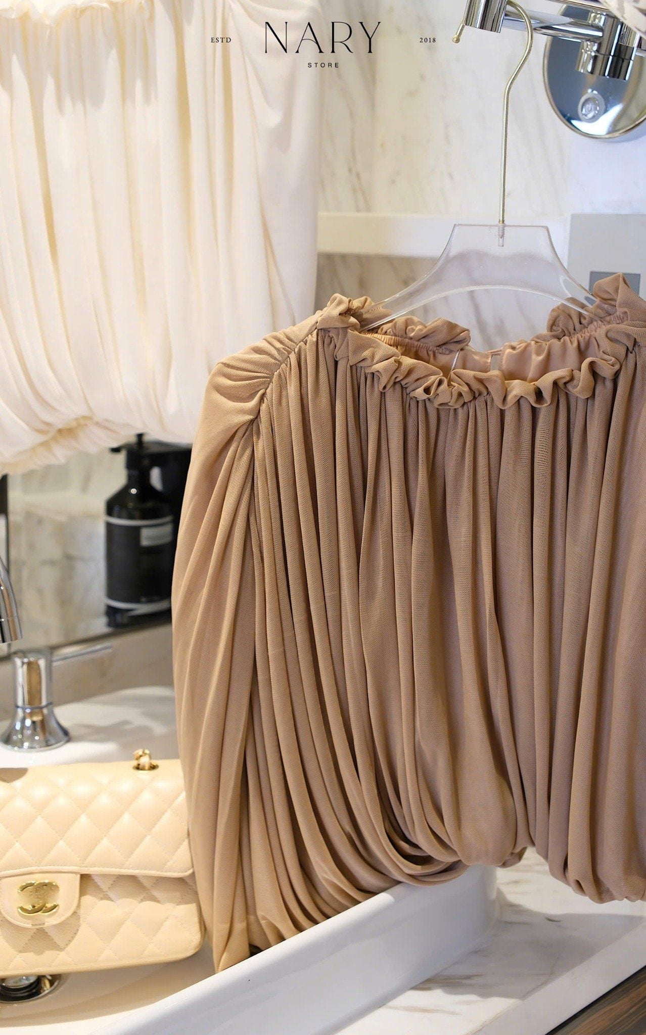 Áo Lưới Viền Bo Cổ