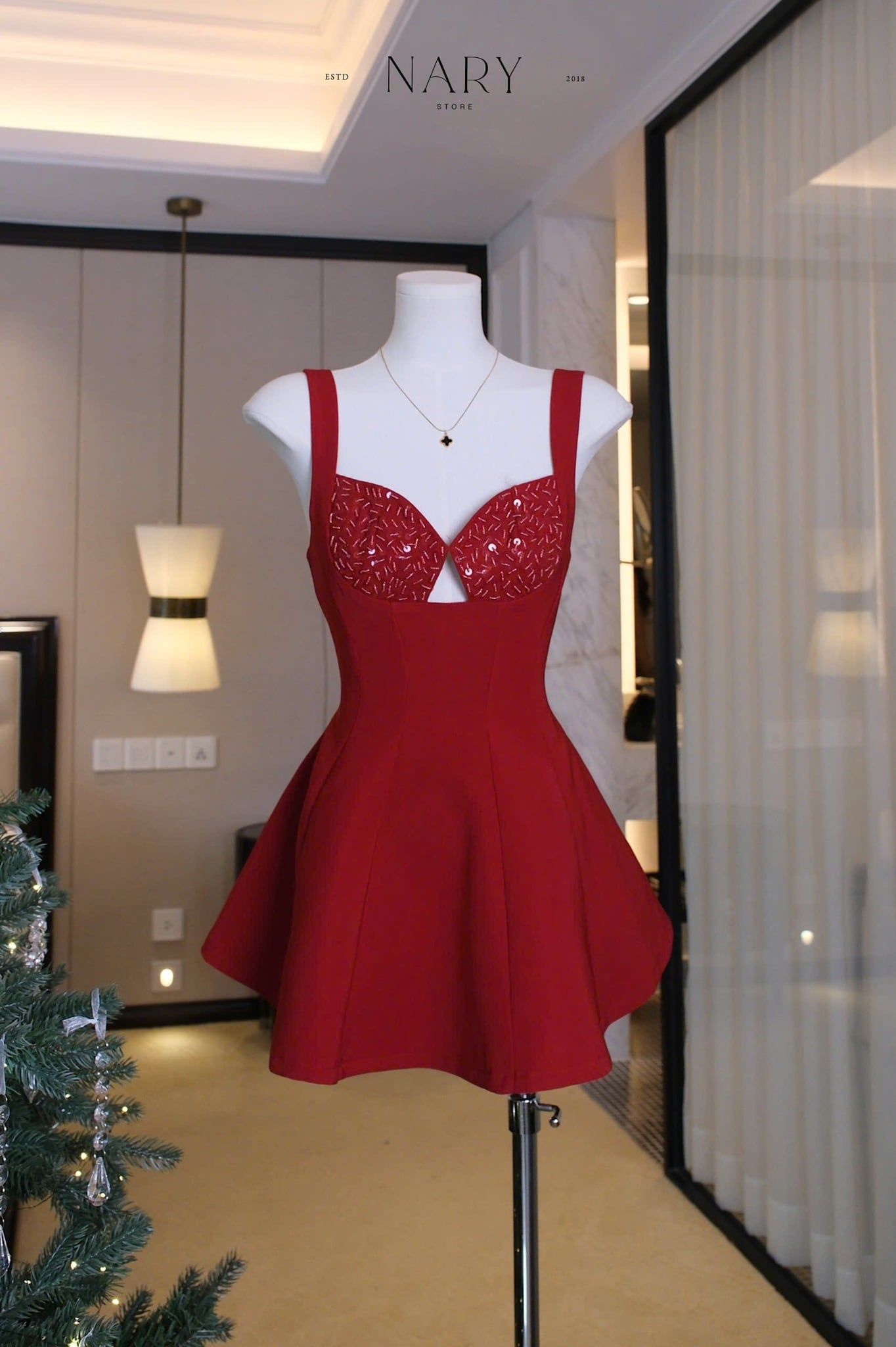 Đầm 2S Xòe Khoét Ngực