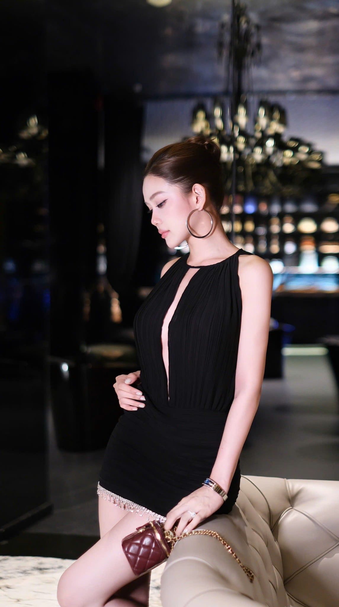 Đầm Hở Lưng Dập Ly Viền Đá