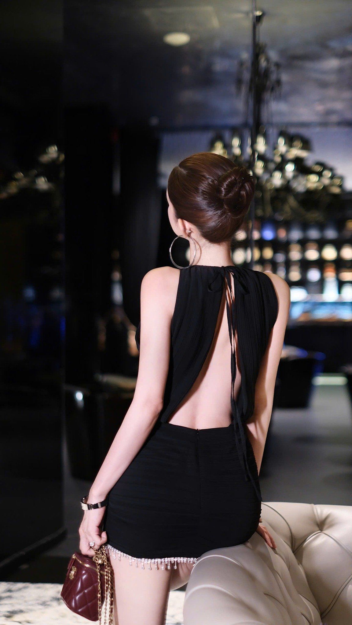 Đầm Hở Lưng Dập Ly Viền Đá