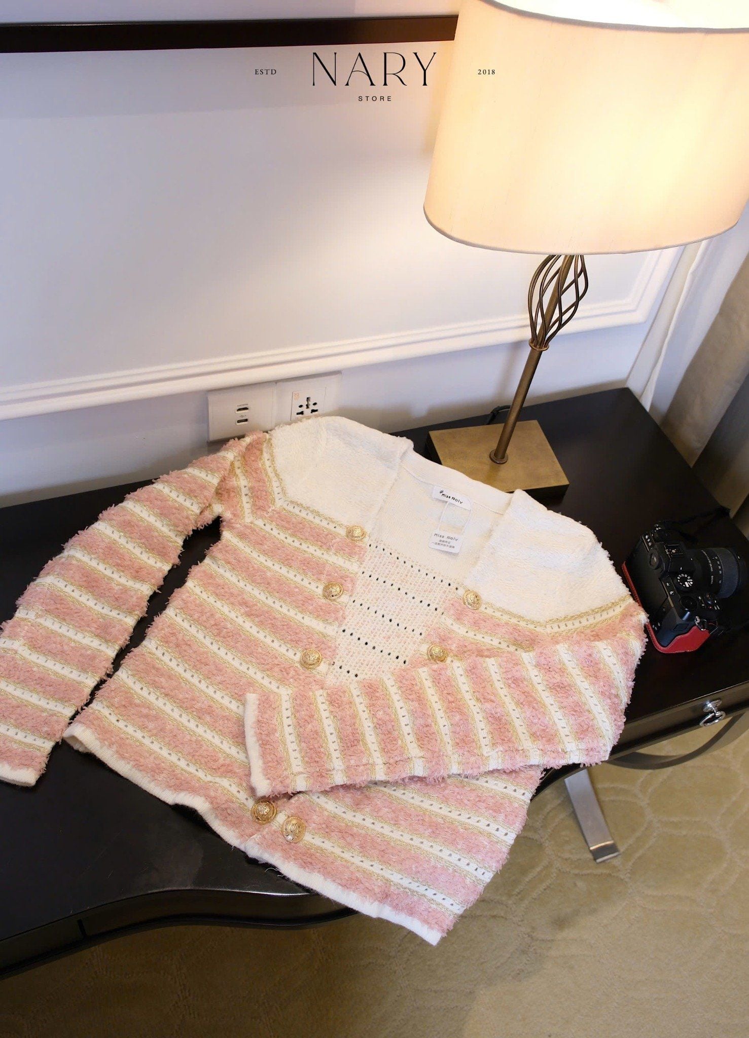 Áo Khoác Dạ Nút Vàng