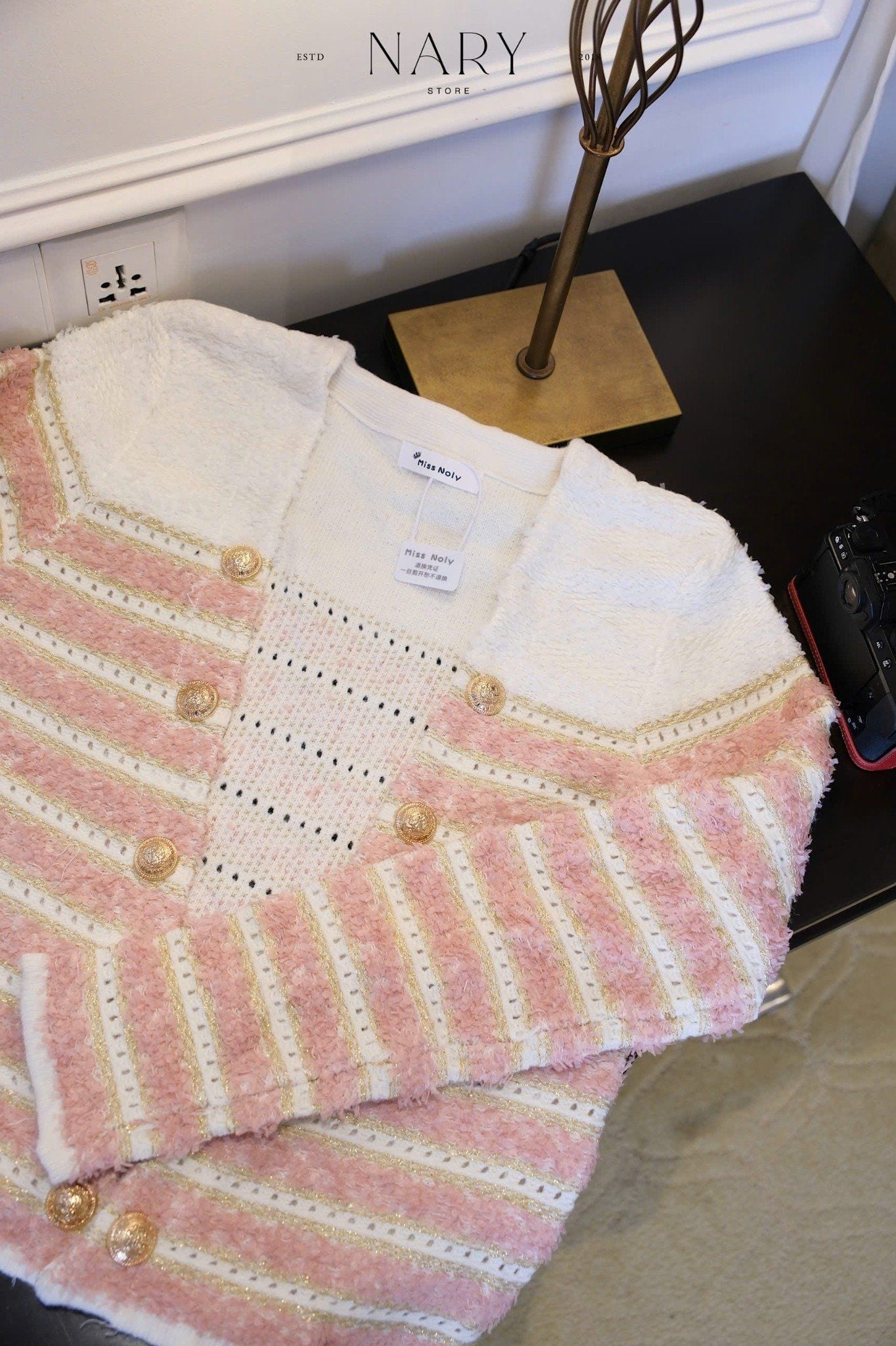 Áo Khoác Dạ Nút Vàng