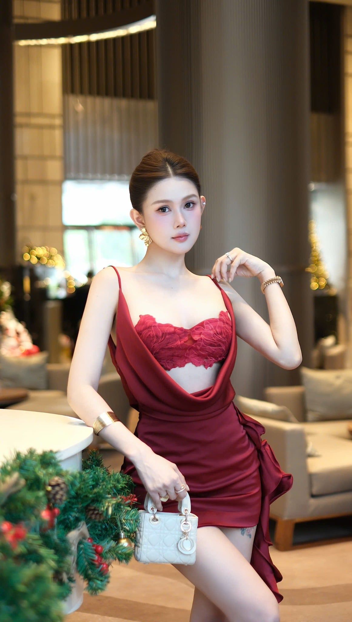 Đầm Lụa Cổ Đổ Kèm Bra