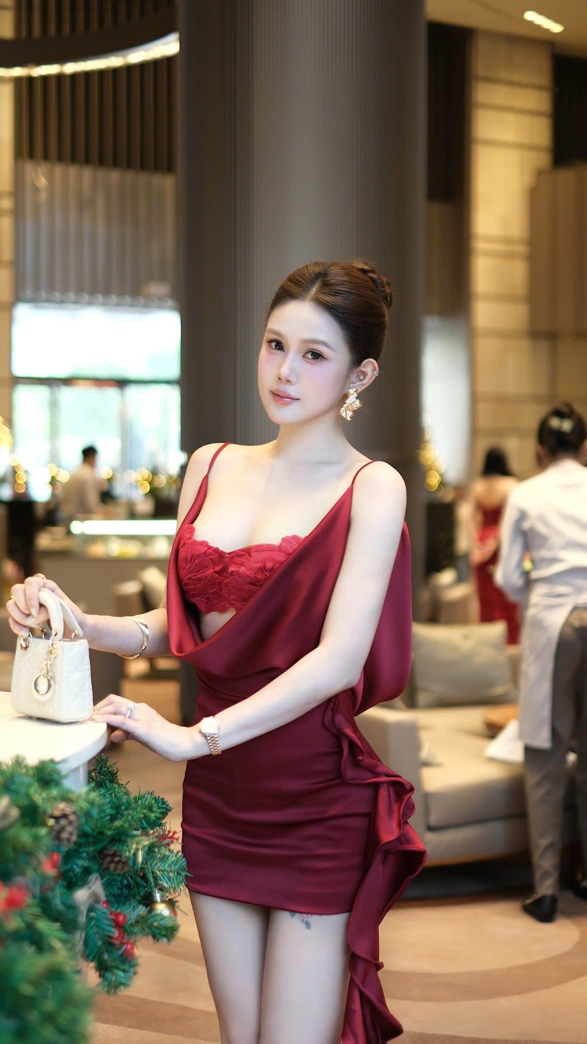 Đầm Lụa Cổ Đổ Kèm Bra