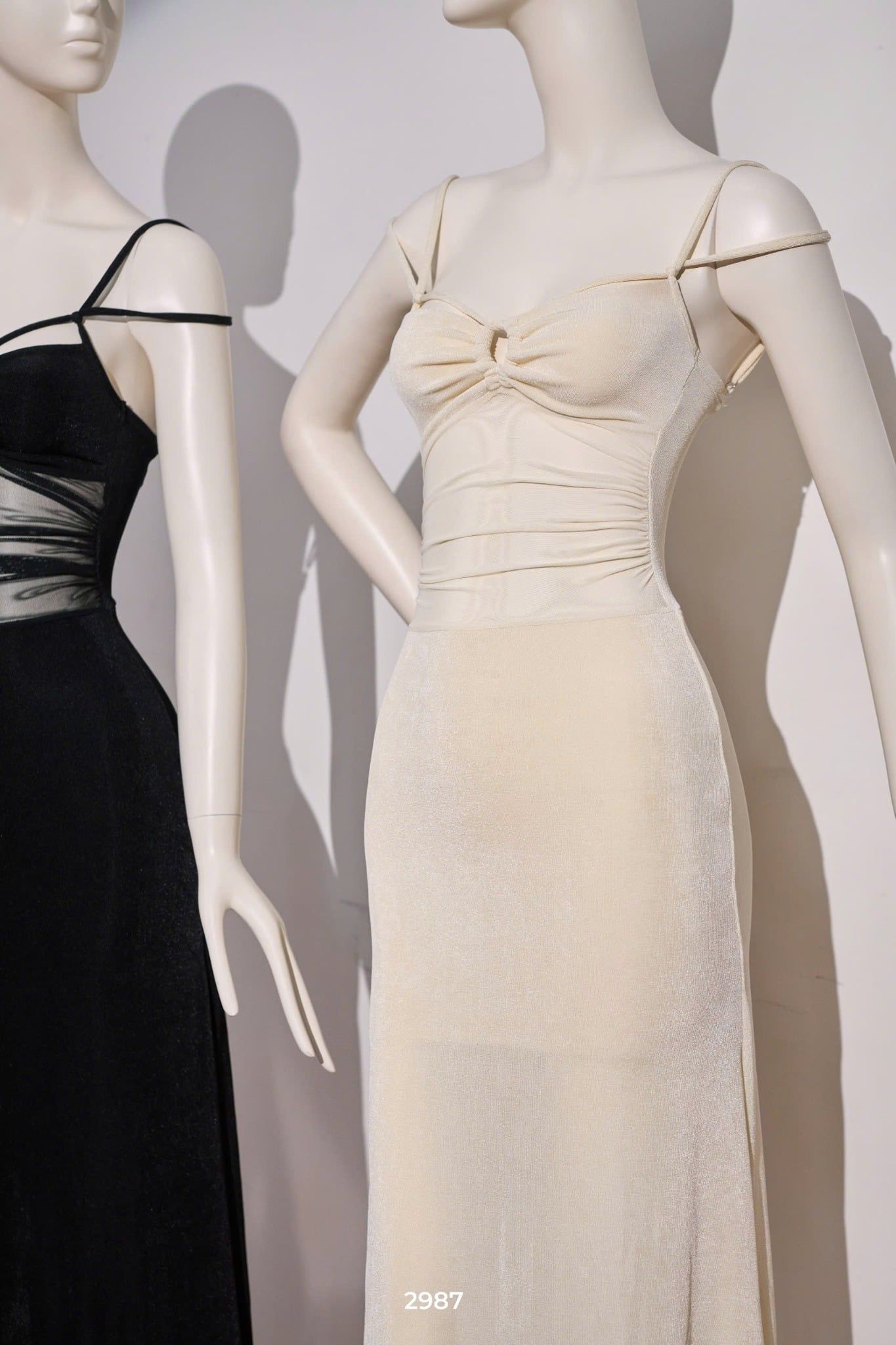 Đầm Thun Lưới Khoét Ngực