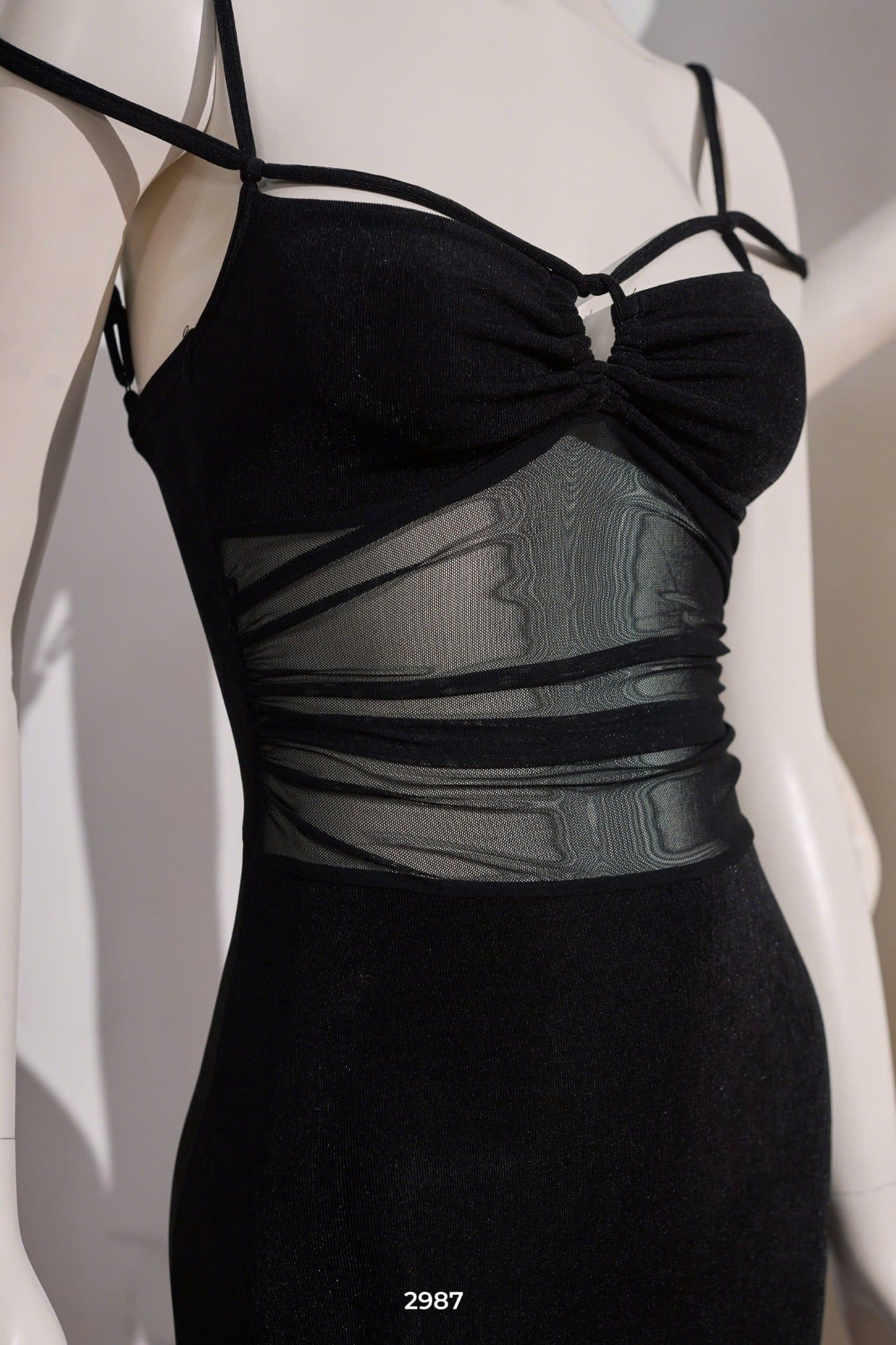 Đầm Thun Lưới Khoét Ngực