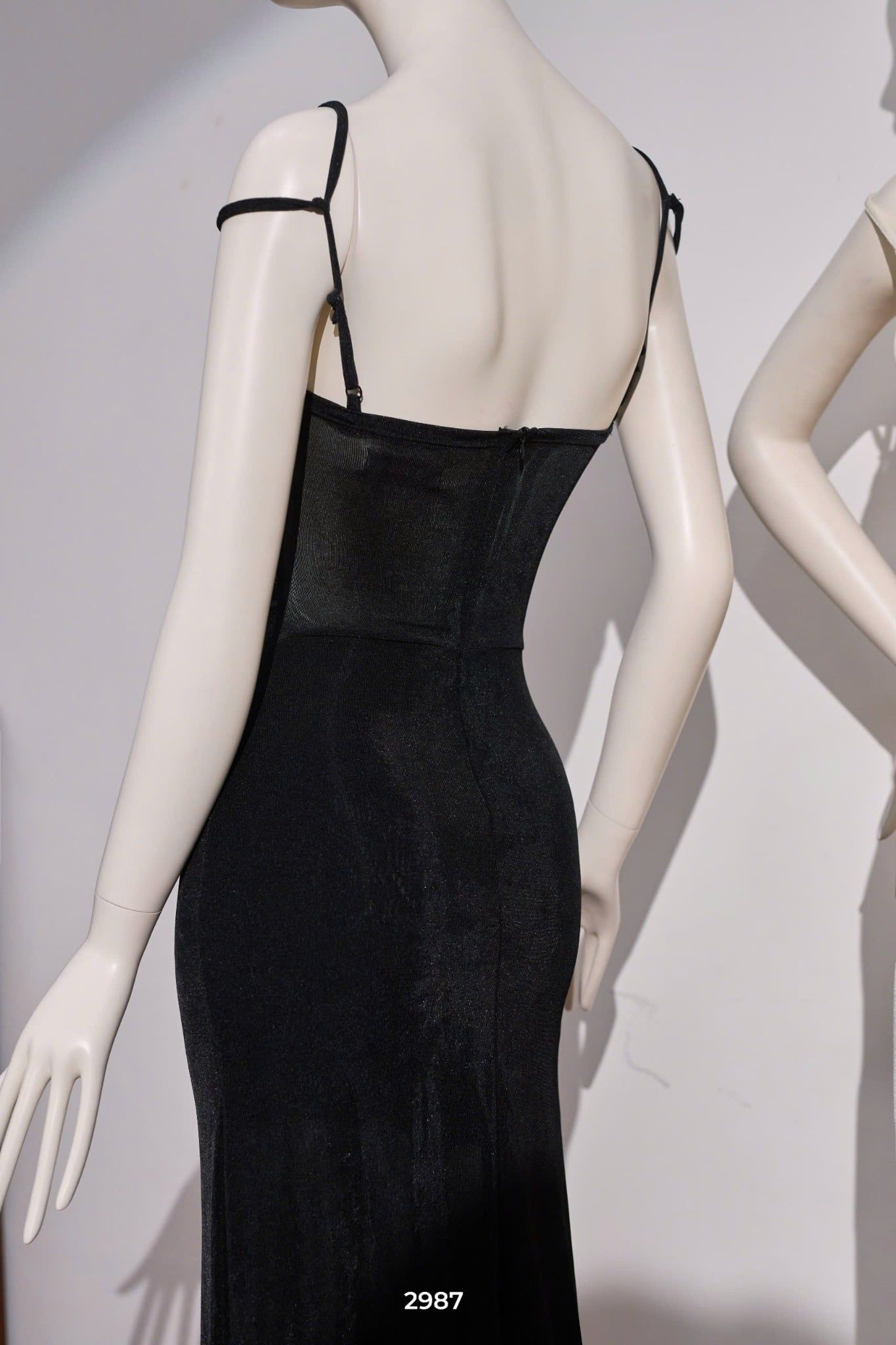 Đầm Thun Lưới Khoét Ngực