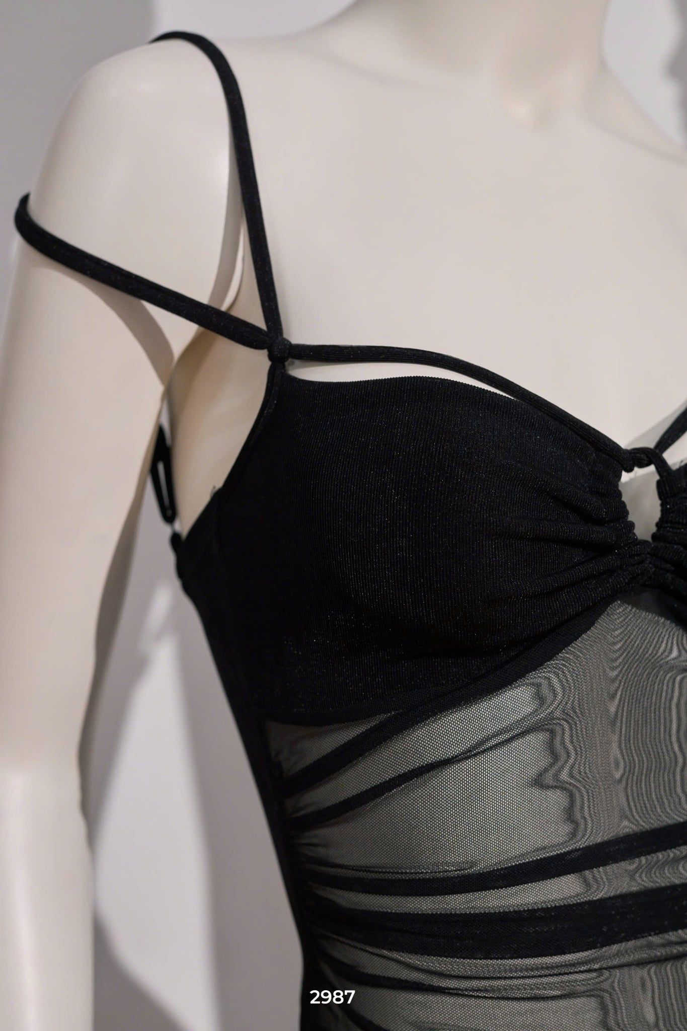 Đầm Thun Lưới Khoét Ngực