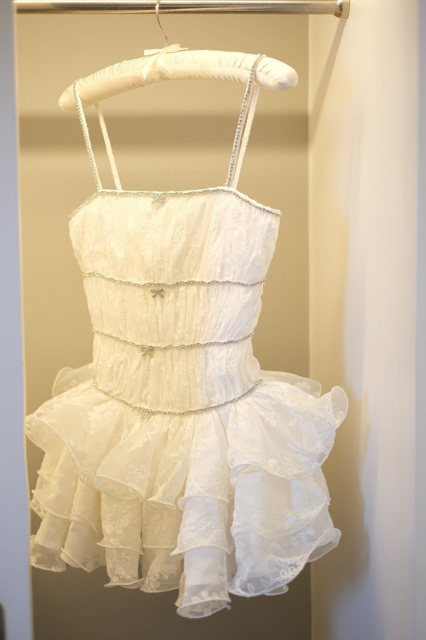 Đầm Viền Đá Thêu Ren Hoa