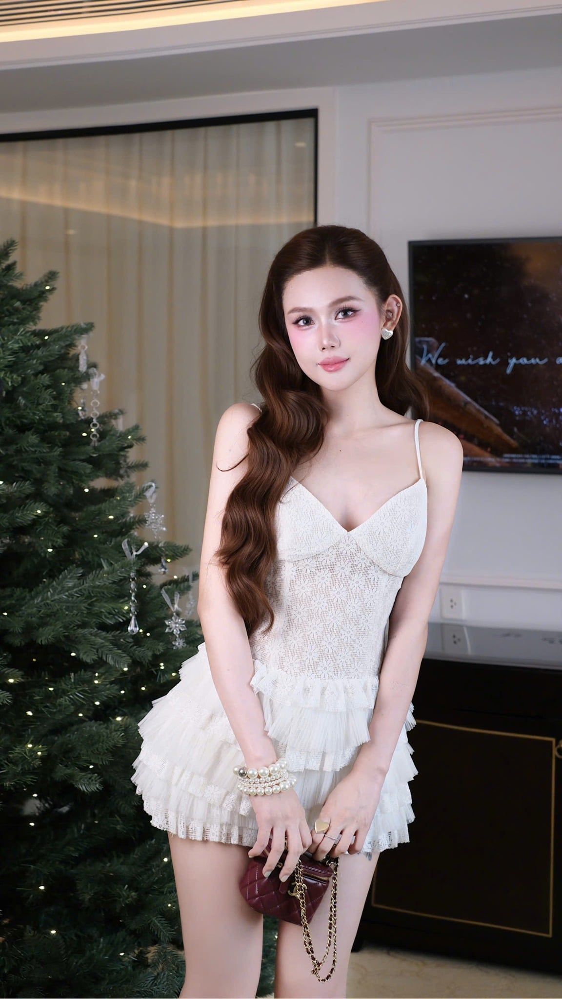 Đầm Ren Tầng Họa Tiết