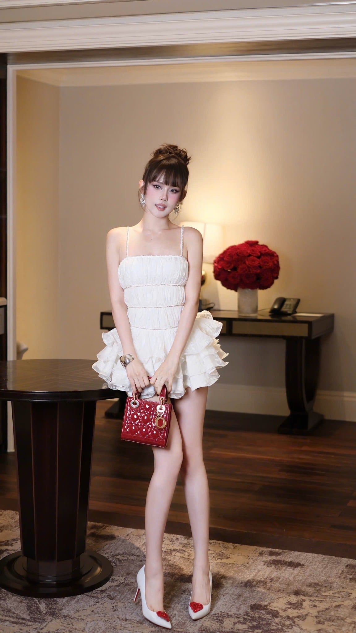 Đầm Viền Đá Thêu Ren Hoa