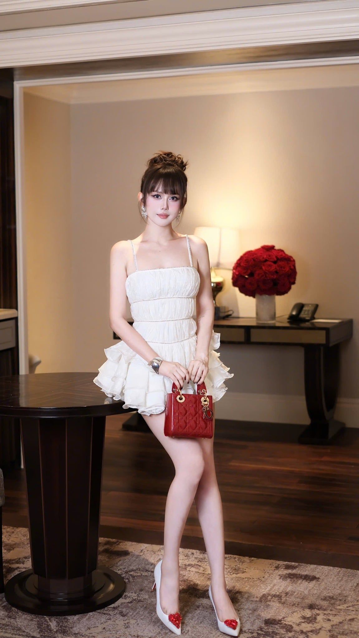 Đầm Viền Đá Thêu Ren Hoa