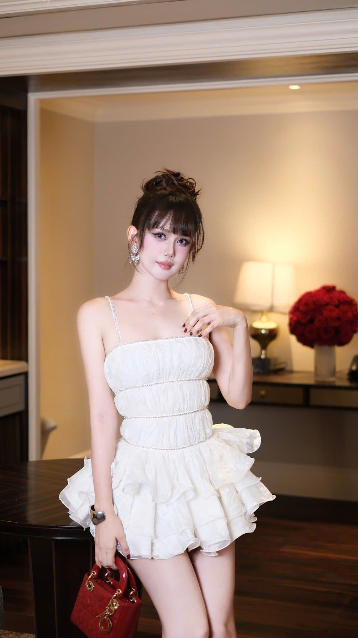 Đầm Viền Đá Thêu Ren Hoa