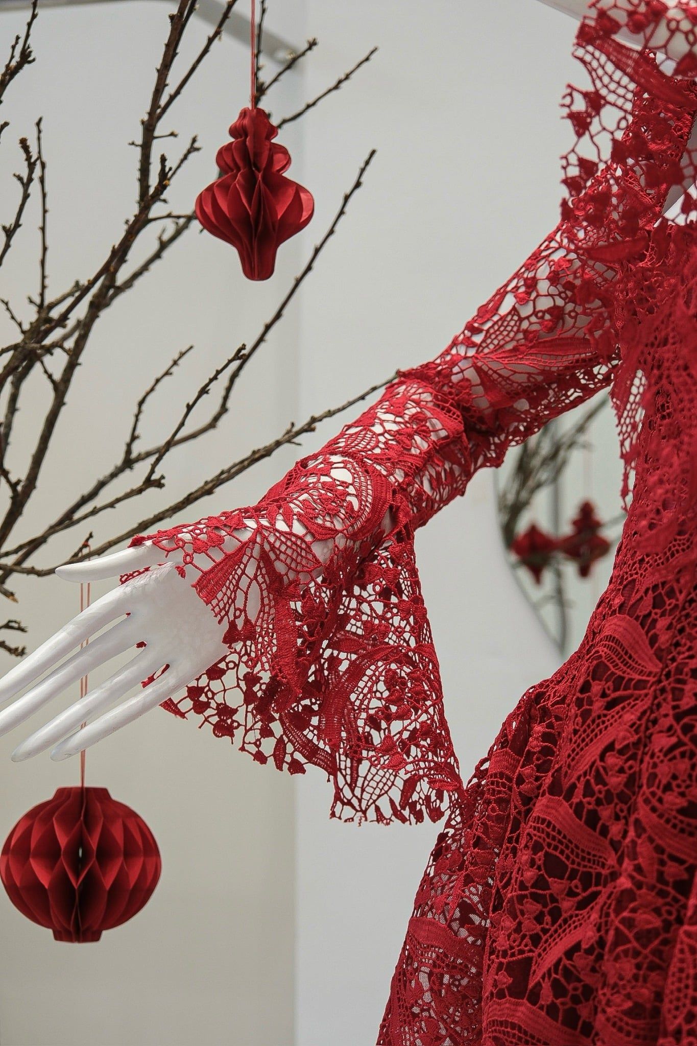 Đầm Ren Tay Loe Cổ U