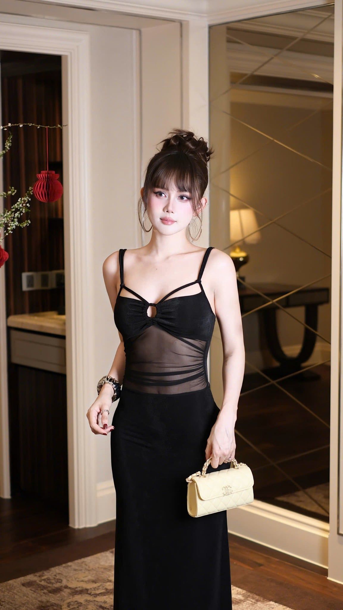 Đầm Thun Lưới Khoét Ngực