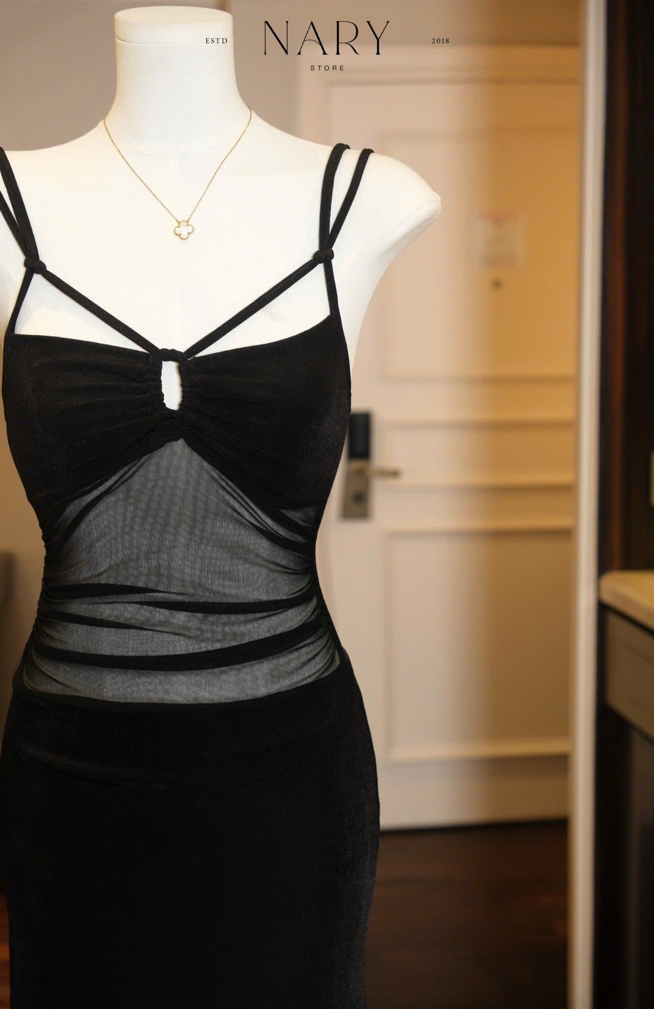 Đầm Thun Lưới Khoét Ngực