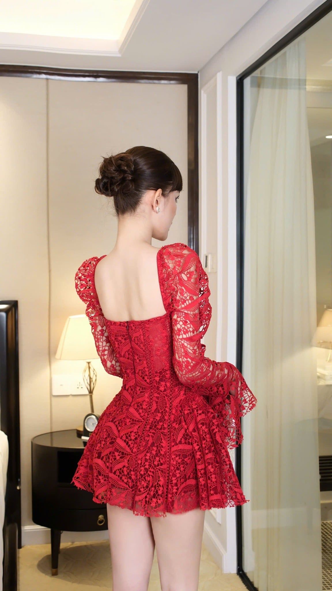 Đầm Ren Tay Loe Cổ U