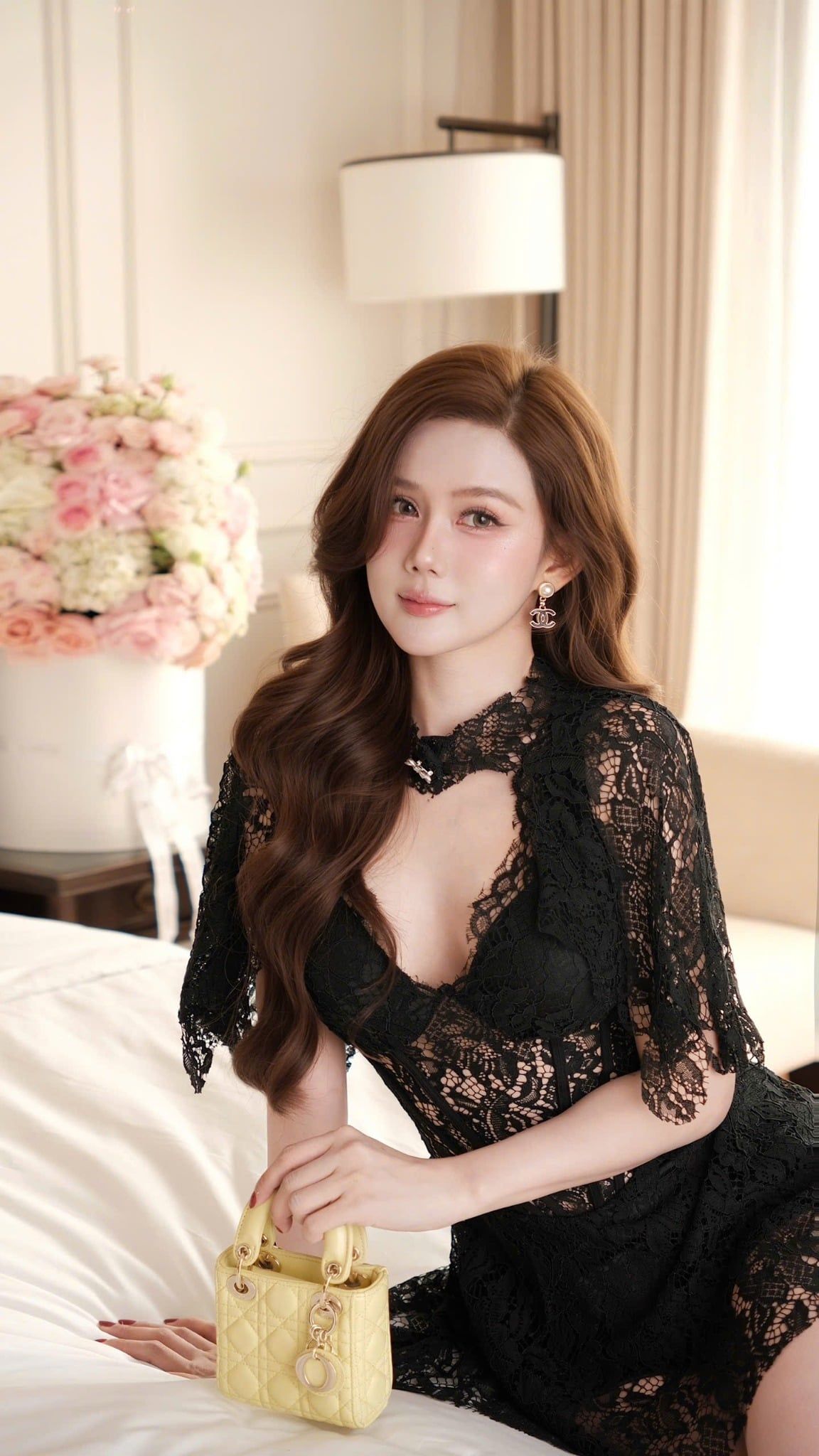 Đầm Ren Xòe Kèm Áo Choàng