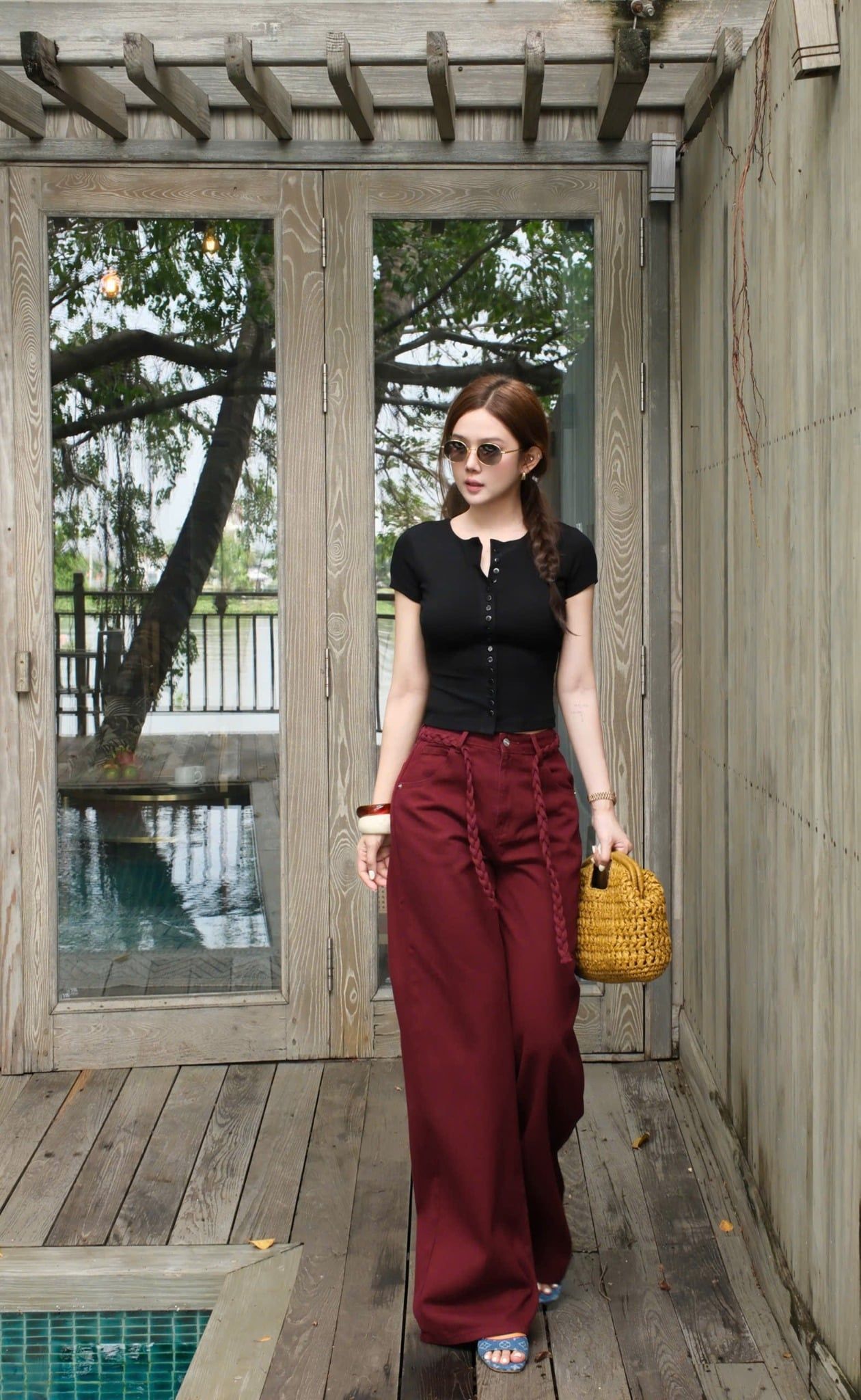 Áo Thun Tay Con Viền Nút