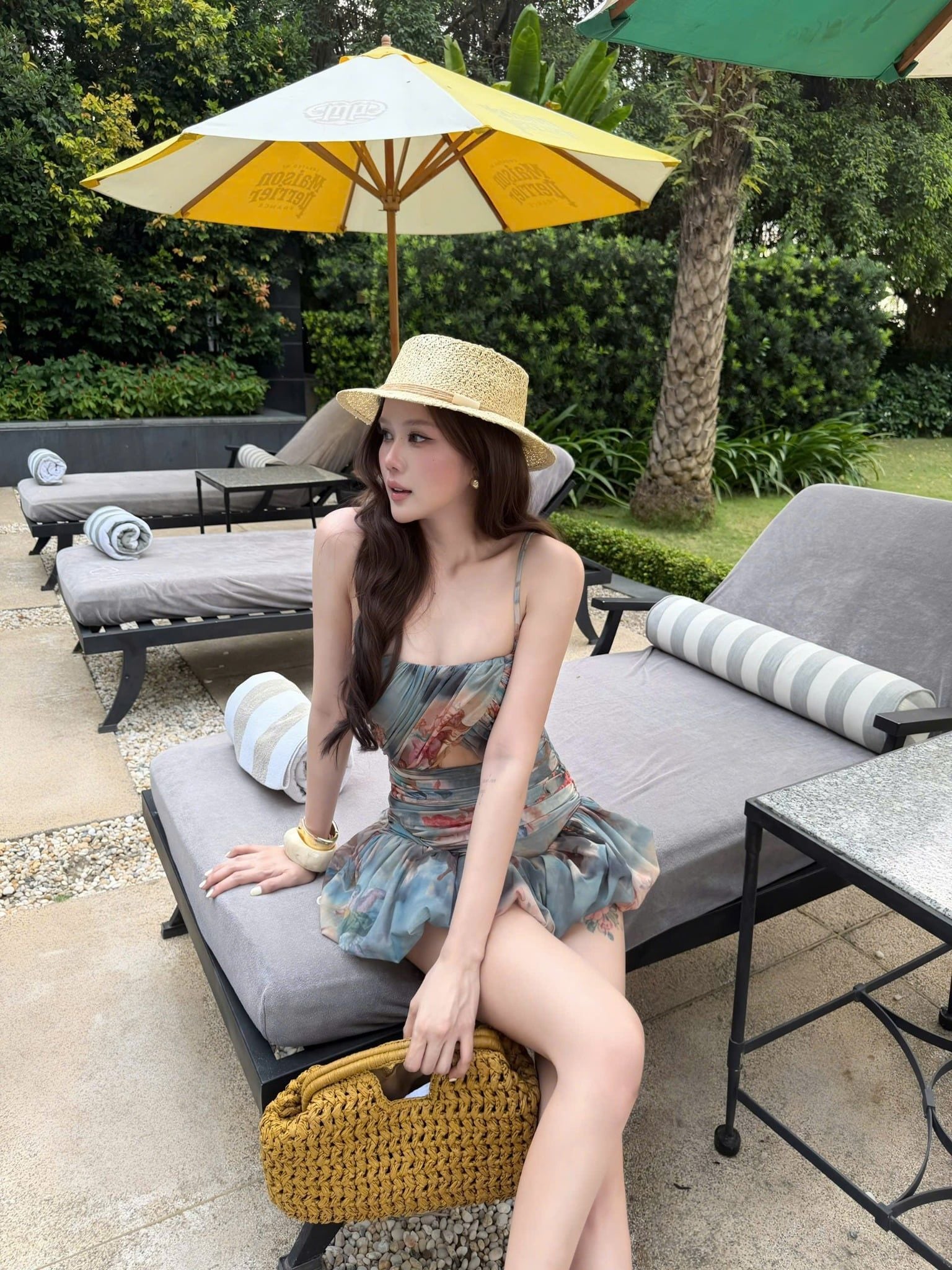 Đầm Bí Nhún Eo Khoét Ngực