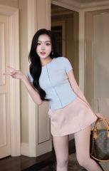 Áo Thun Tay Con Viền Nút