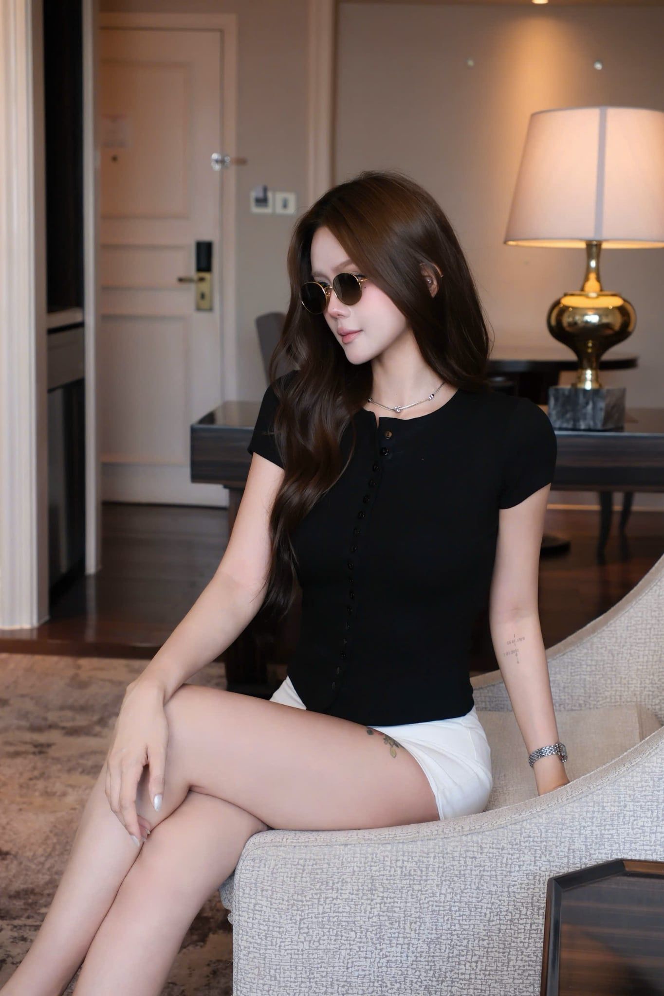 Áo Thun Tay Con Viền Nút