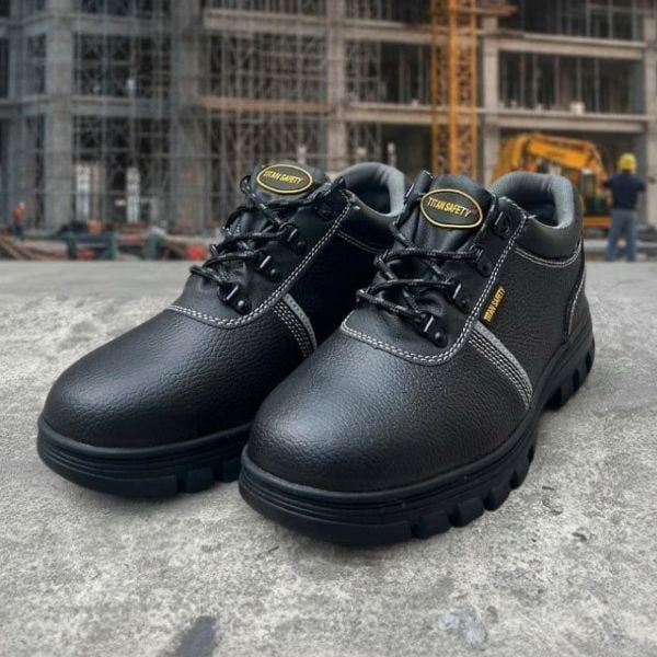 Giày Bảo Hộ Cho Thủy Thủ Và Công Nhân Tàu Biển