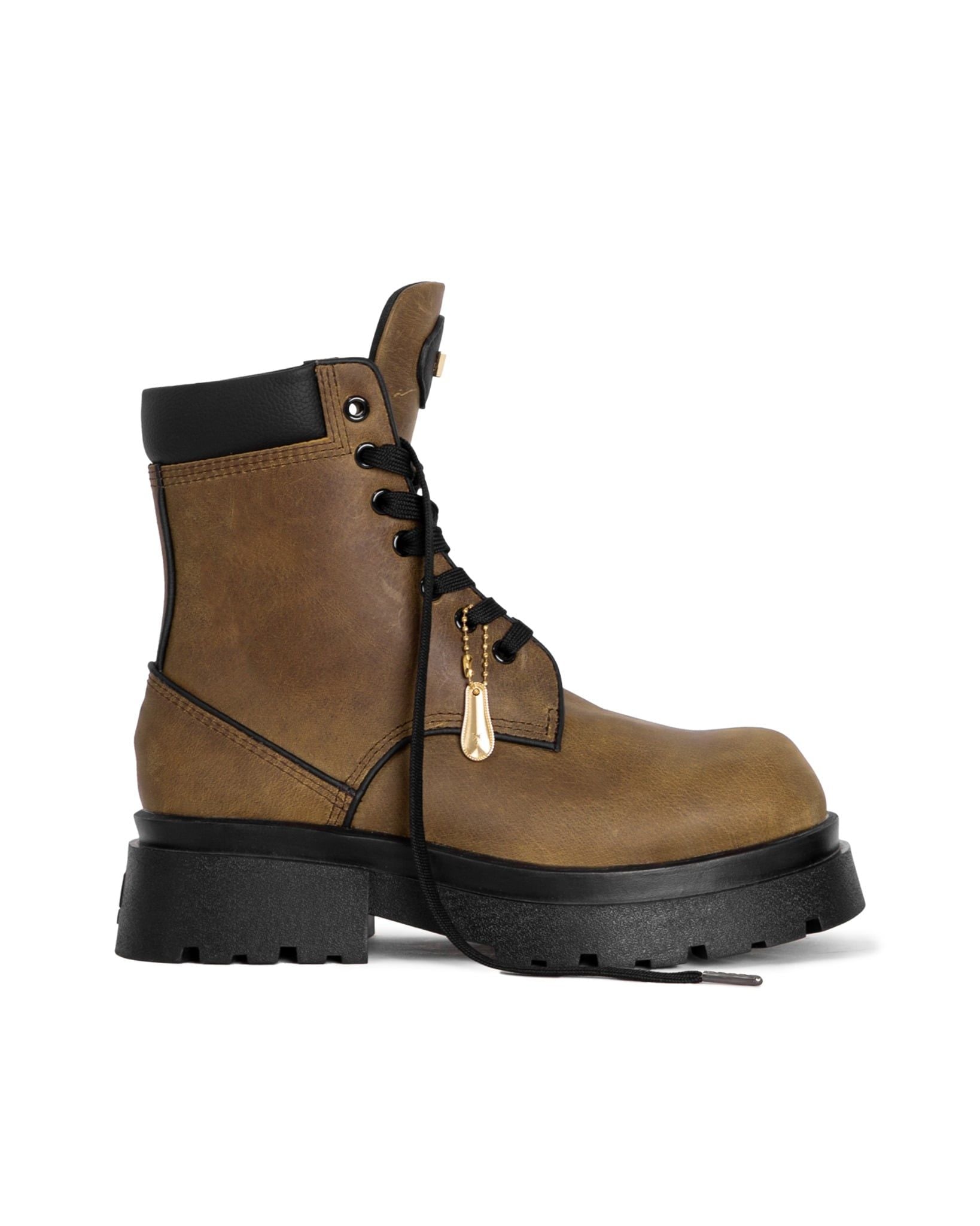 THE GIGANTIC WOLF COMBAT BOOT