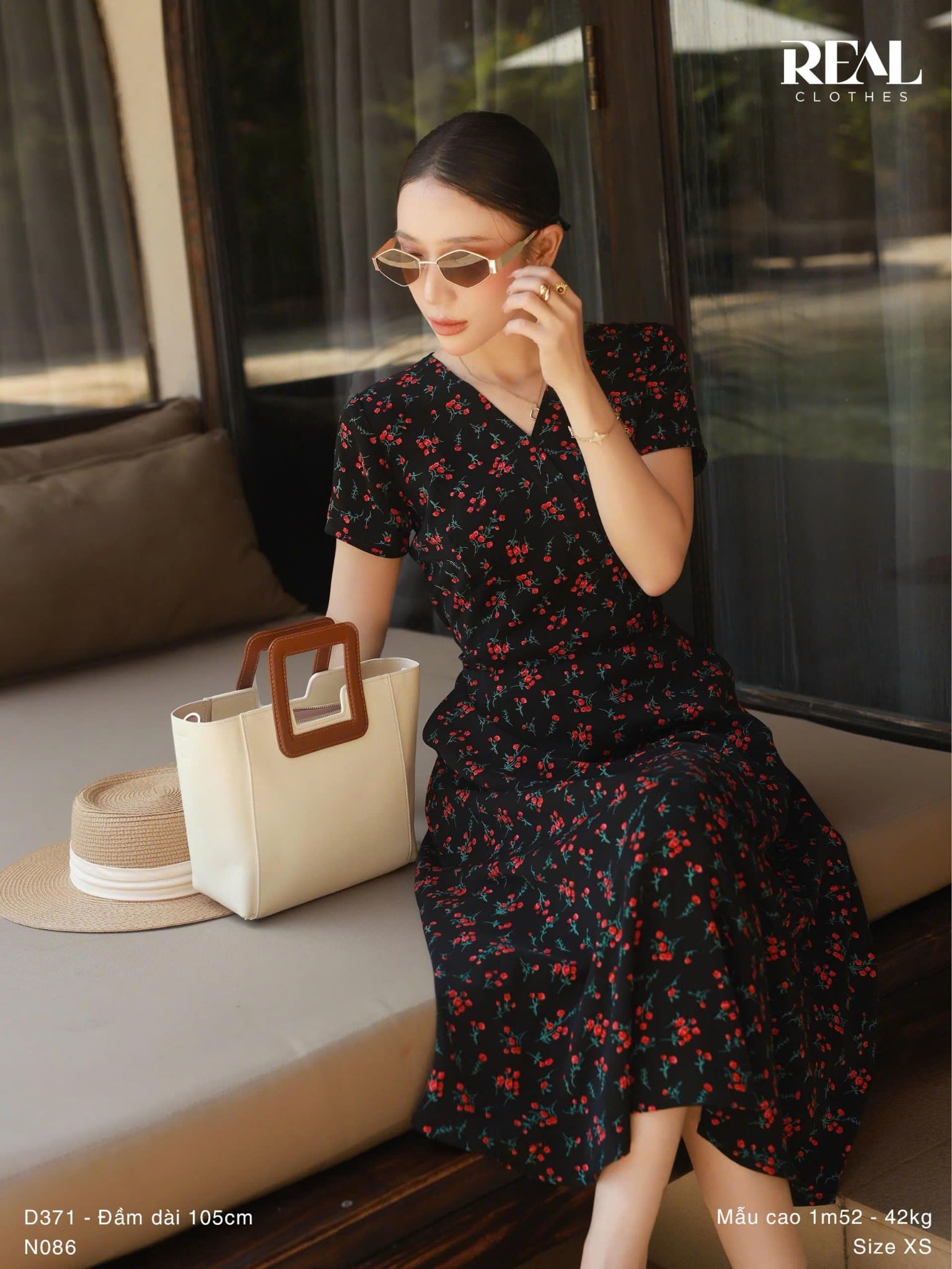 Đầm cổ tim hoa đỏ SALE