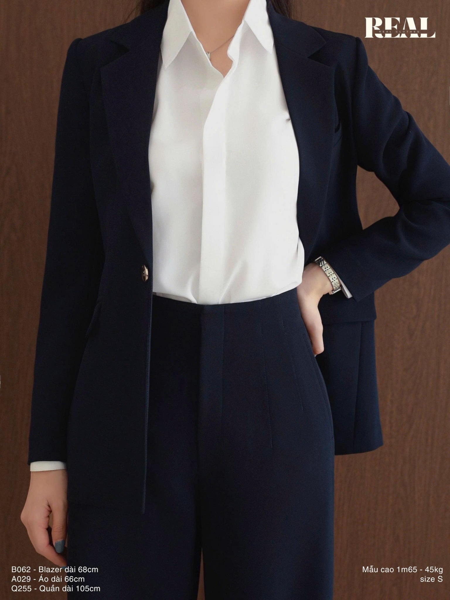 Sơ mi basic cổ nhọn trắng