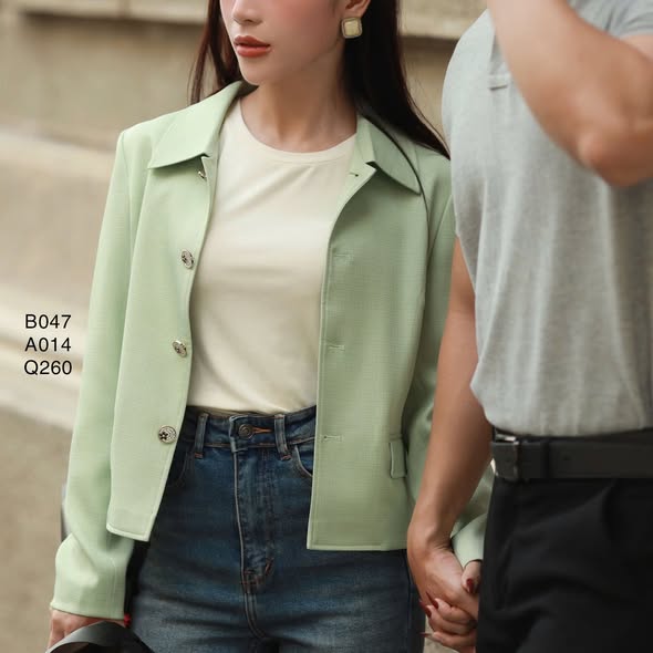 Blazer cổ lá sen xanh bơ SALE - size XS