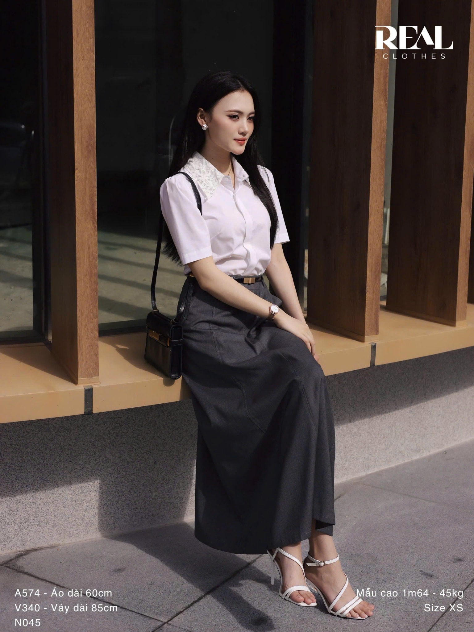 Sơ mi bamboo cổ ren trắng tinh - size S