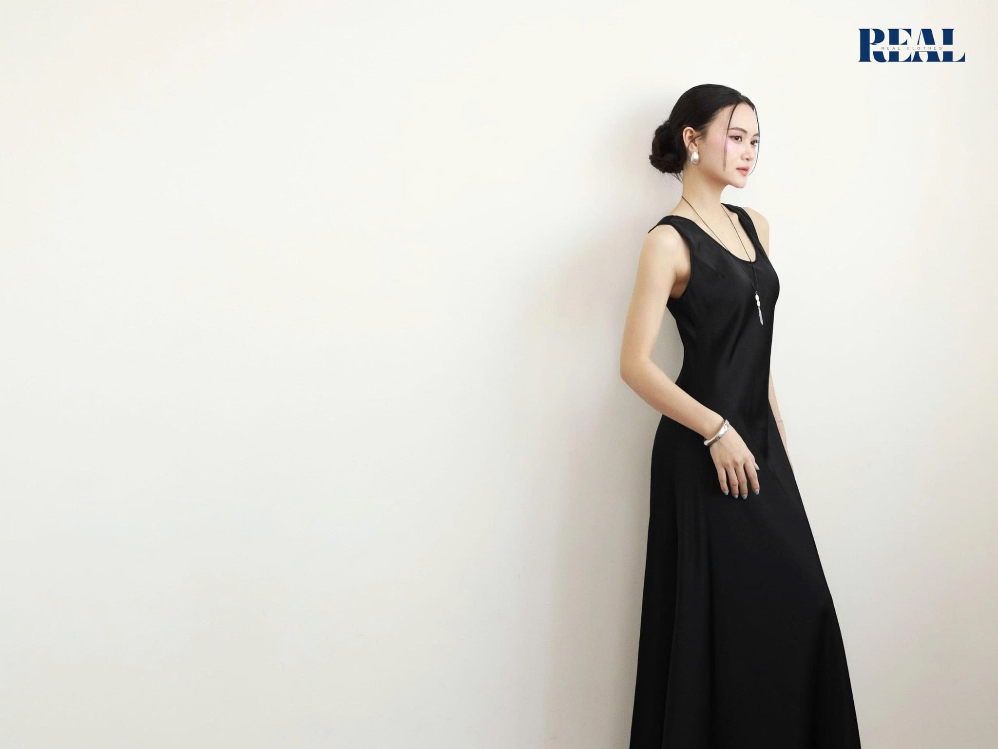 Đầm silk đen