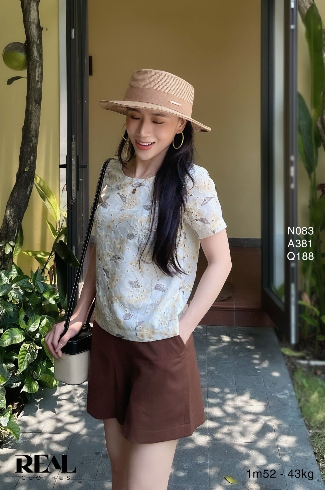 Croptop nút SALE