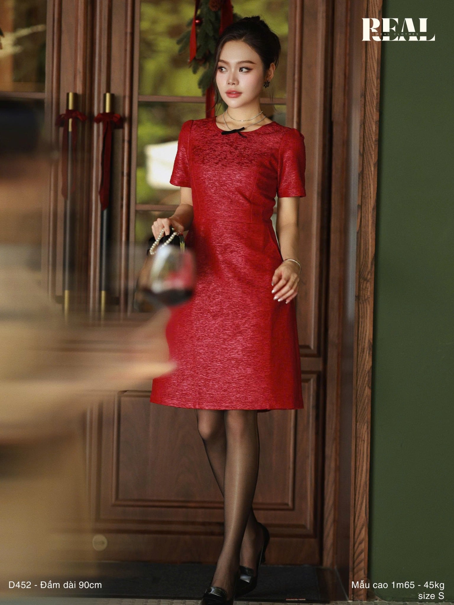 Đầm vân gỗ đỏ đô