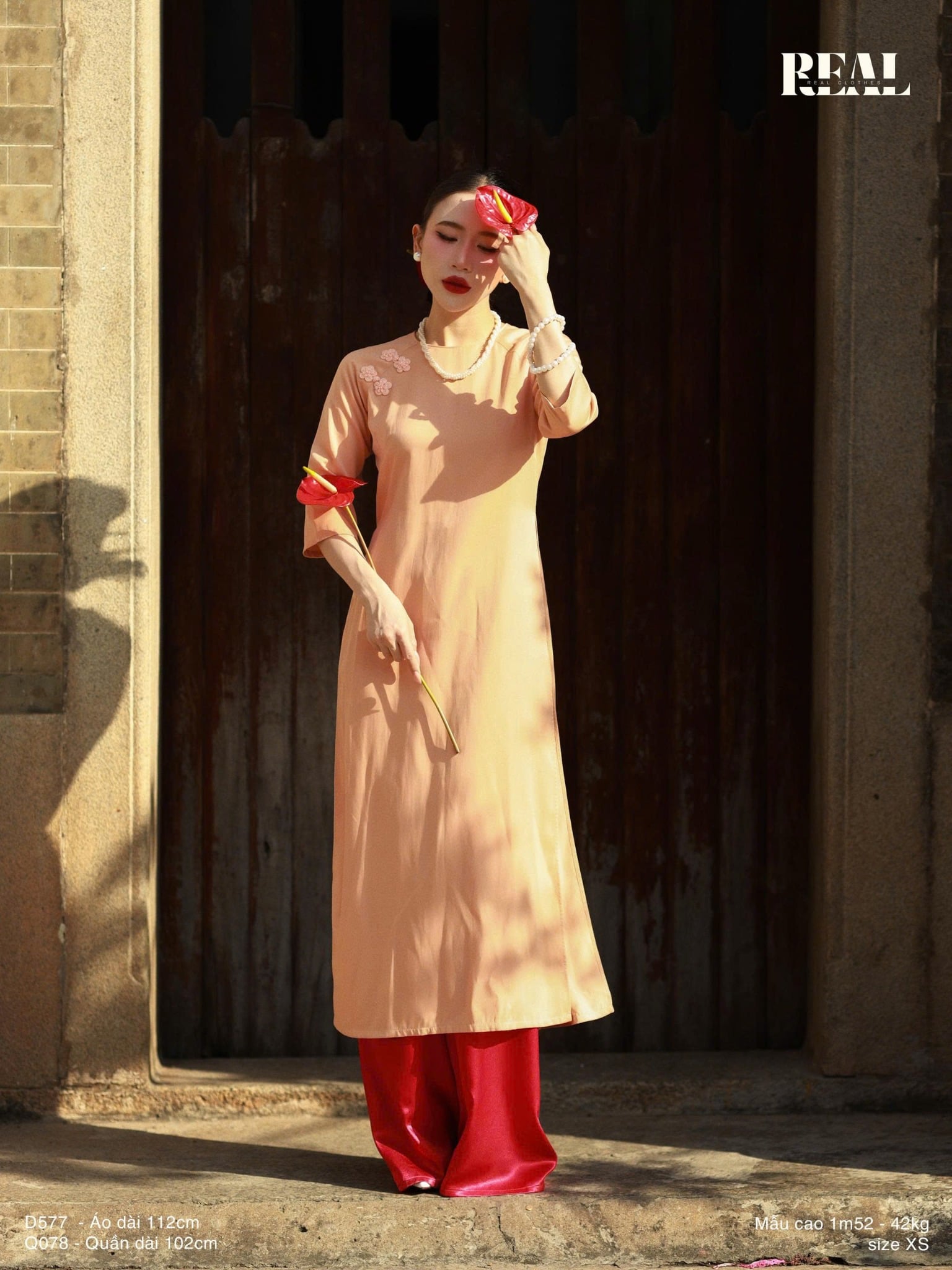 Áo dài cách tân nút hoa cam nude