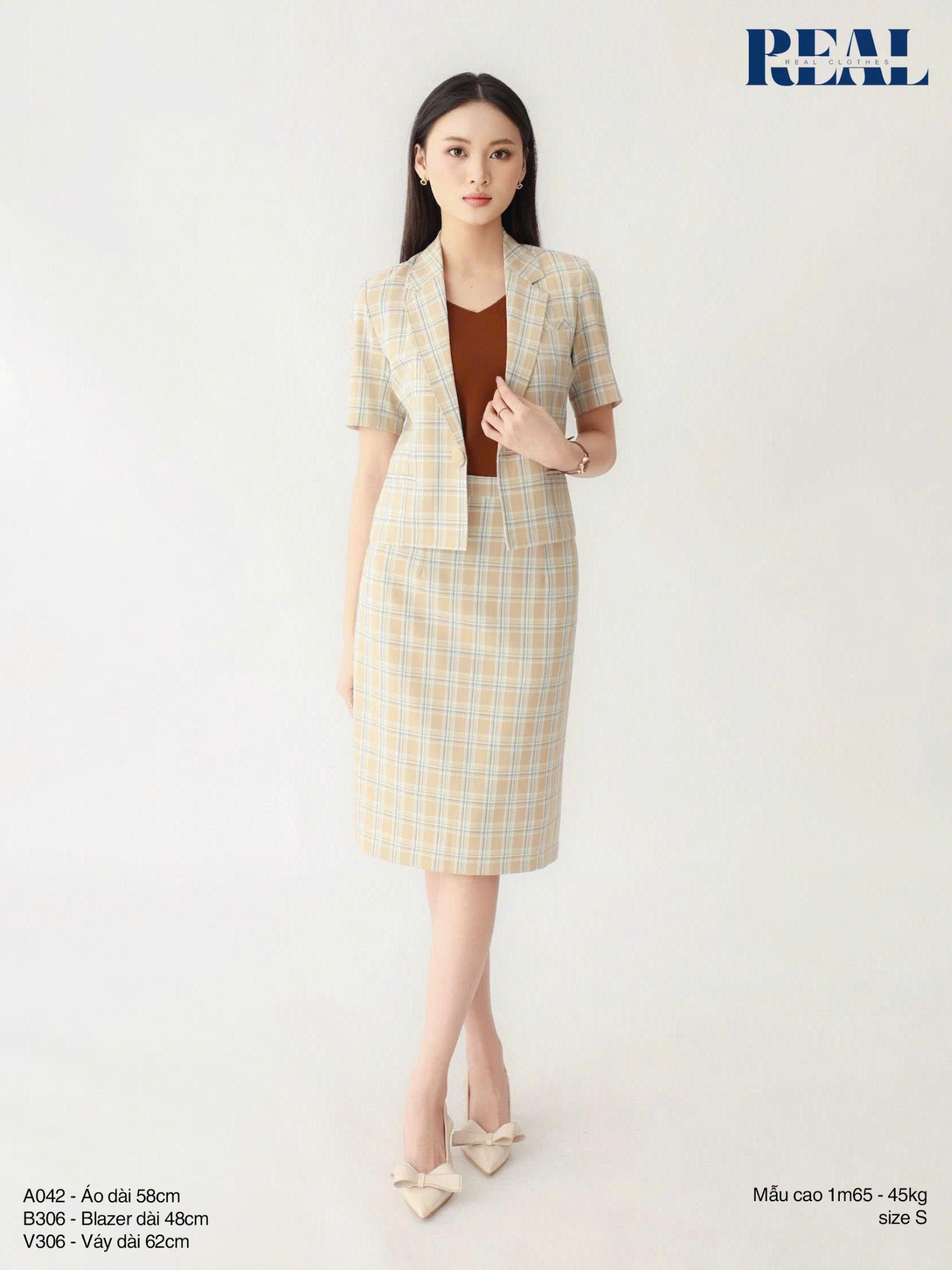 Áo cổ tim nâu không tay