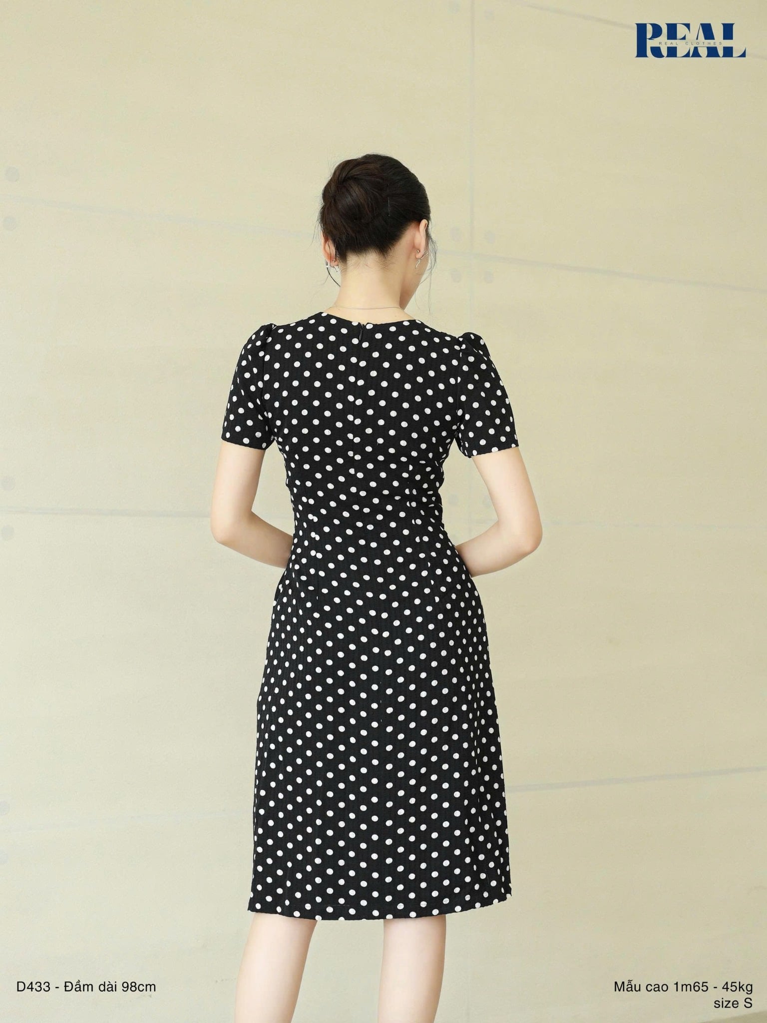 Đầm chéo chấm bi xốp đen