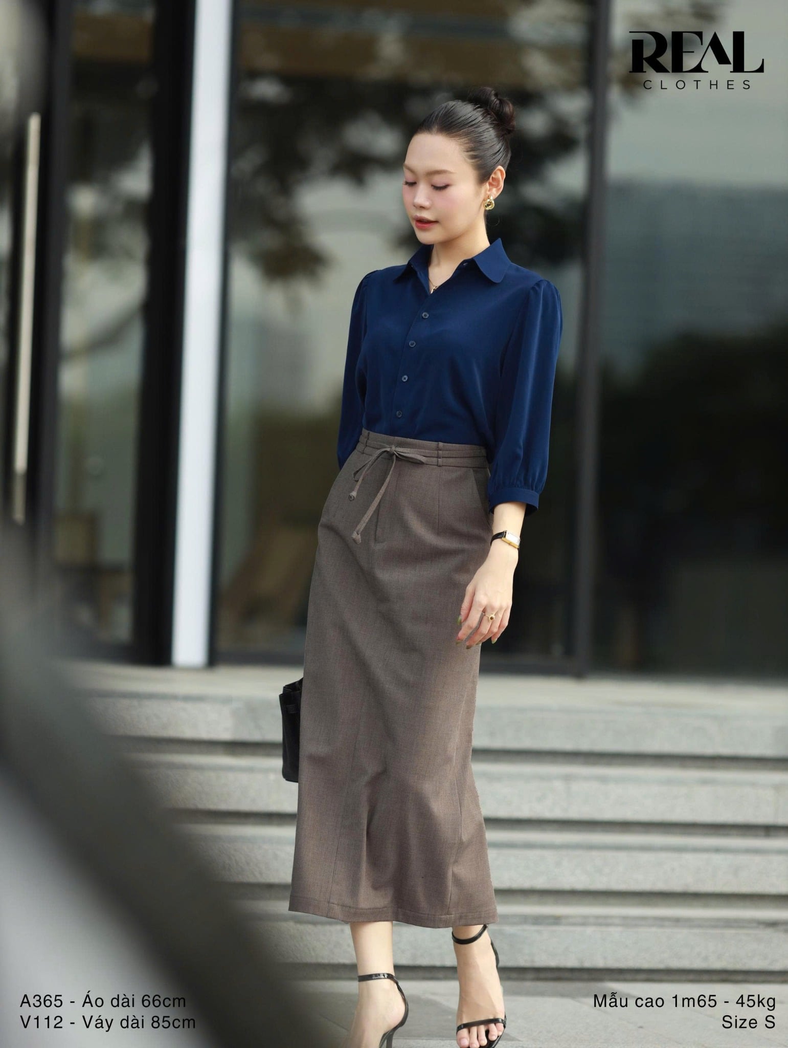 Sơ mi cổ nhọn xanh đen