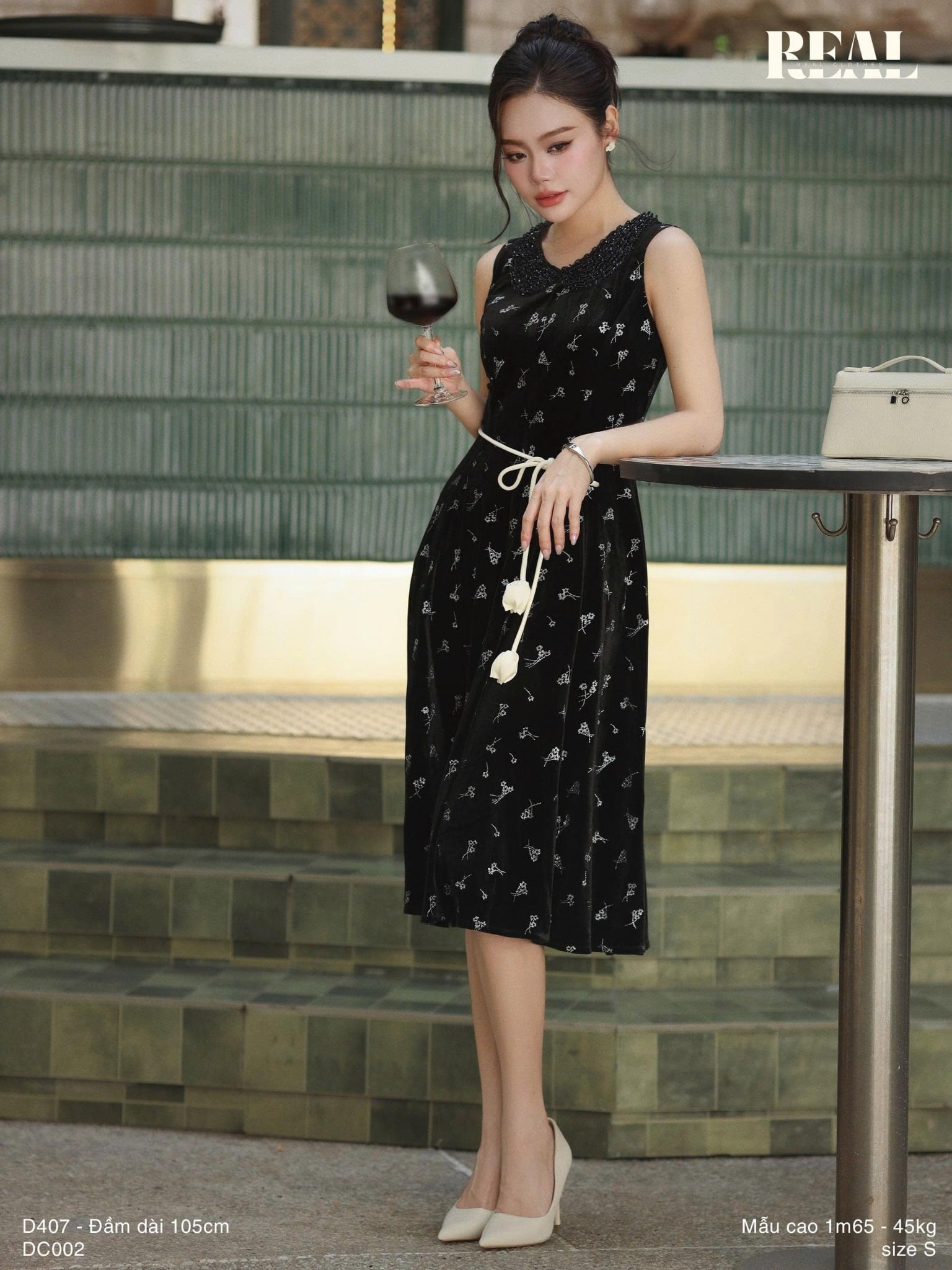 Đầm nhung cổ lá sen