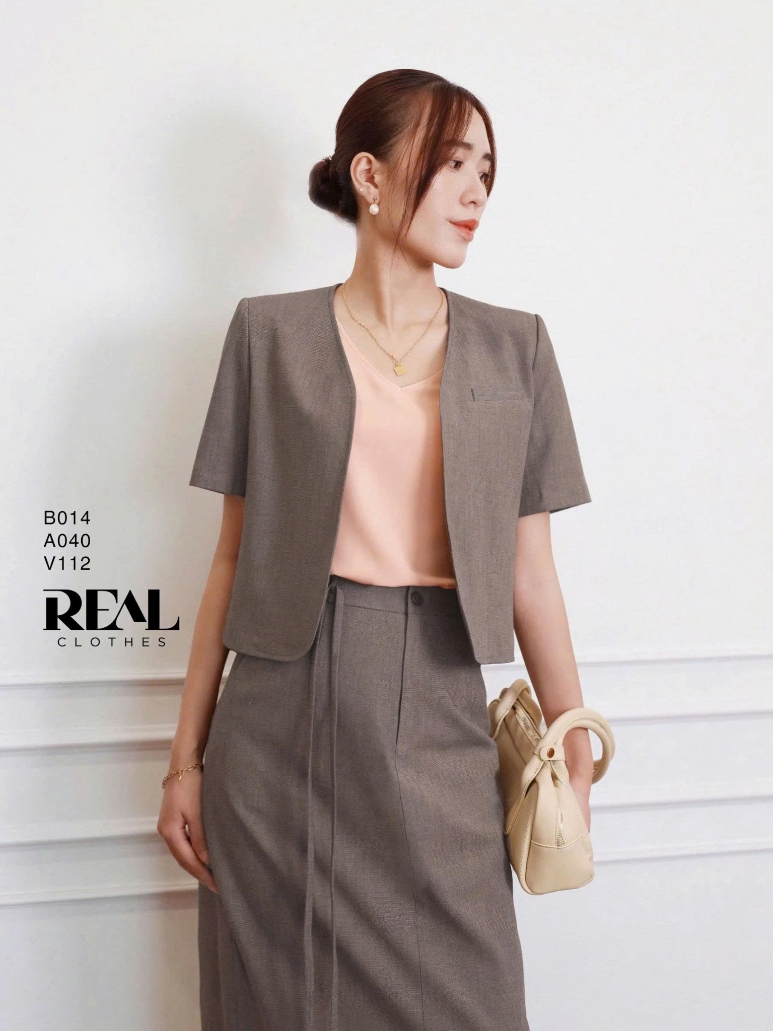 Áo cổ tim cam nhạt không tay