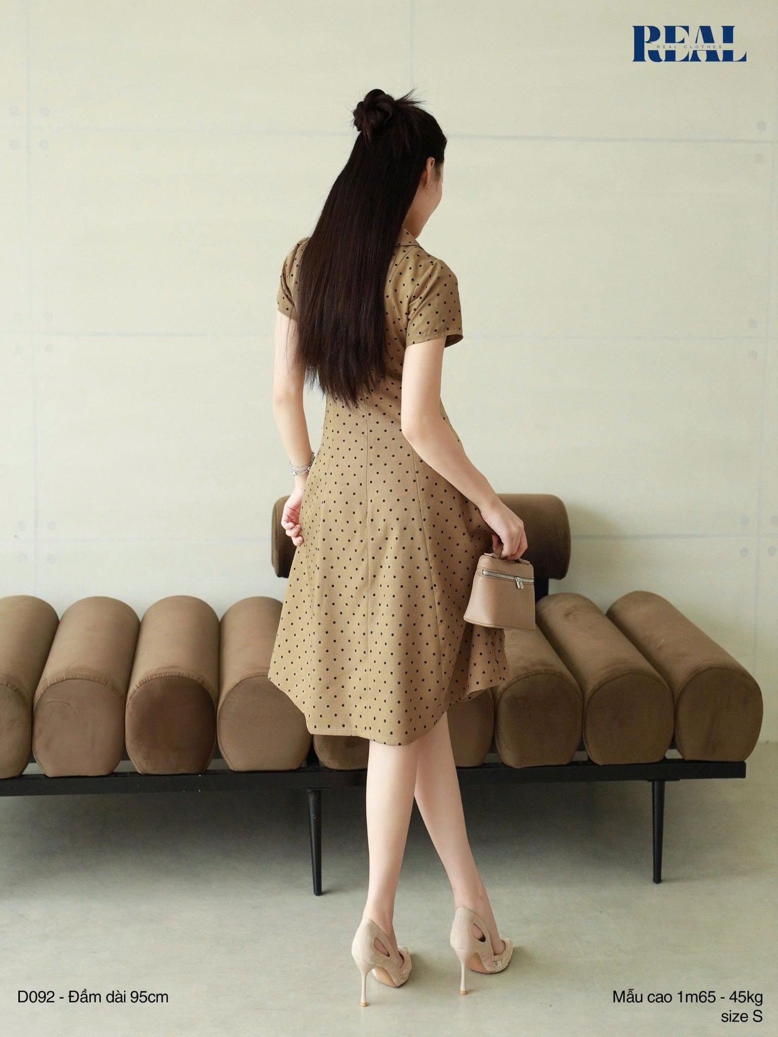 Đầm 8 mảnh cổ lá sen nâu chấm bi