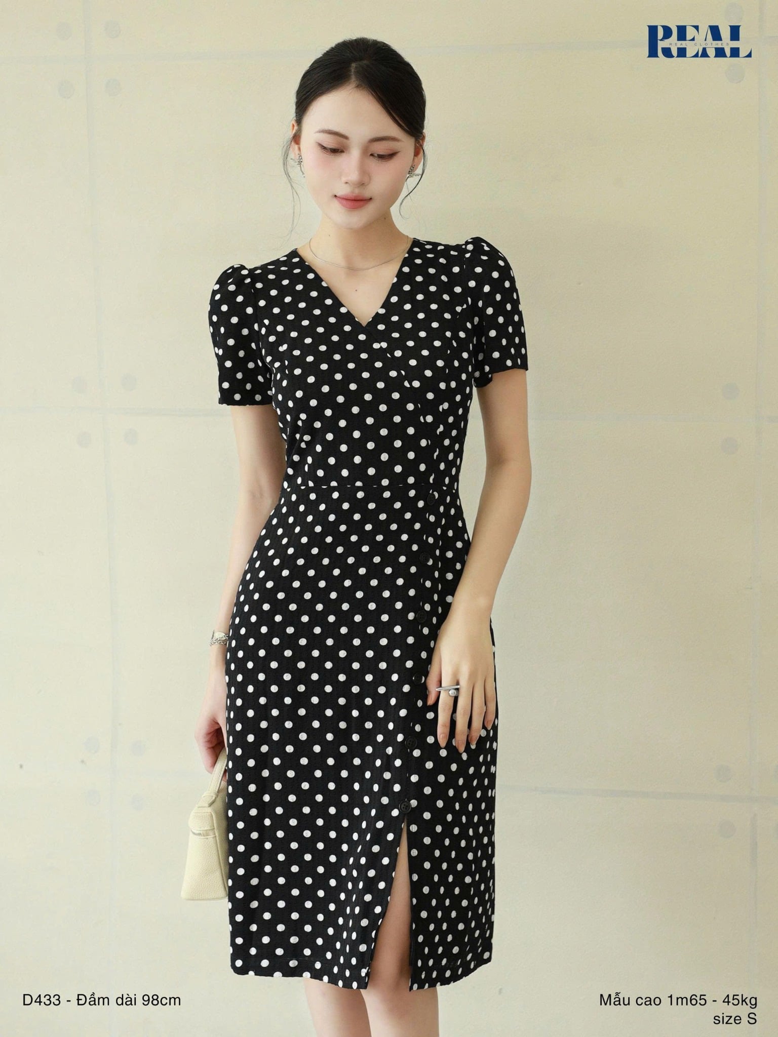 Đầm chéo chấm bi xốp đen