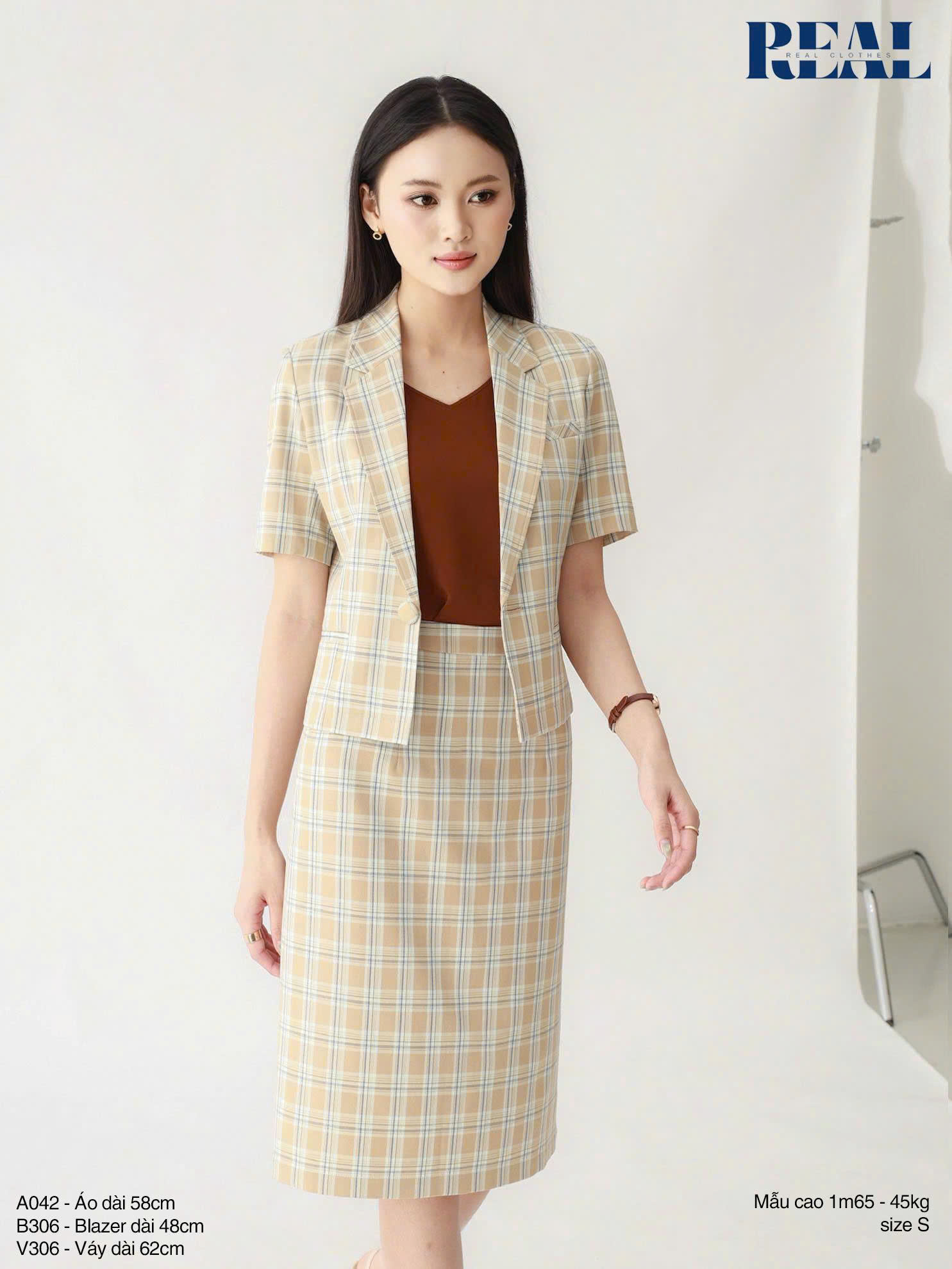 Áo cổ tim nâu không tay