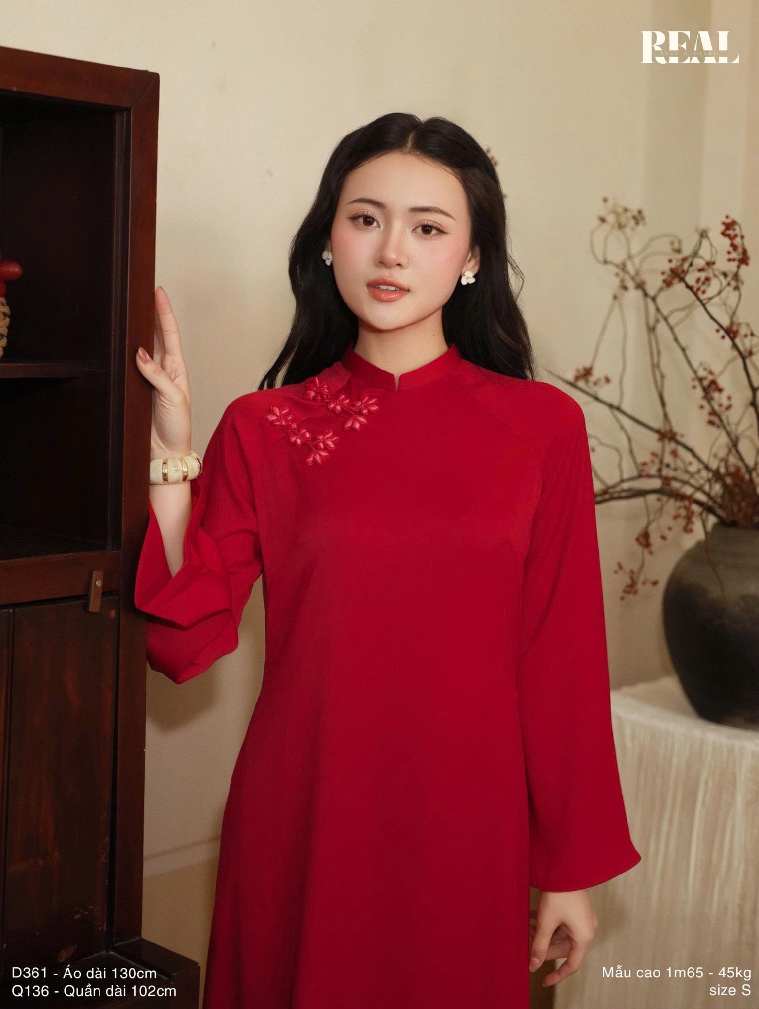 Áo dài cách tân Đoàn Viên đỏ tươi