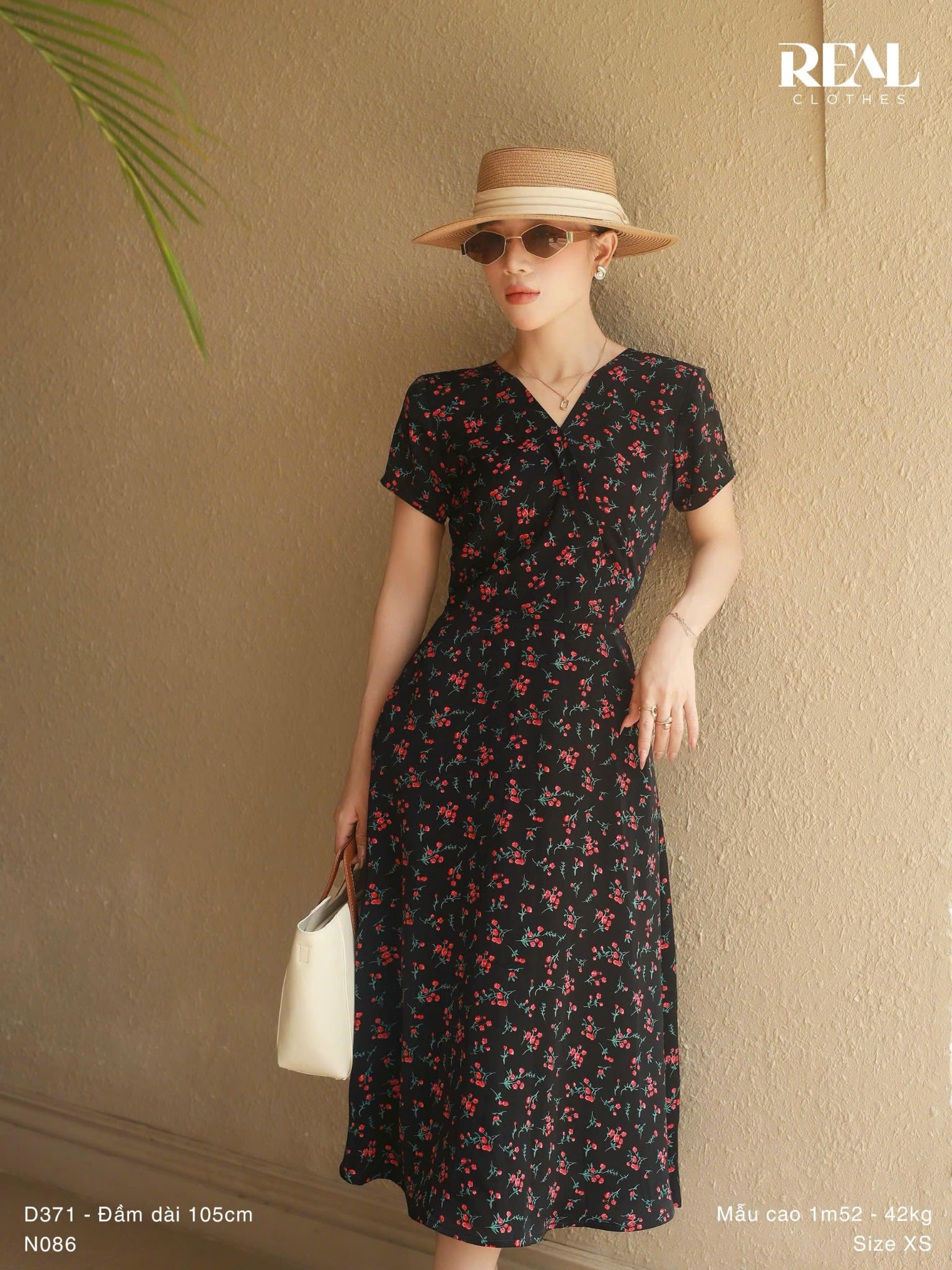 Đầm cổ tim hoa đỏ SALE