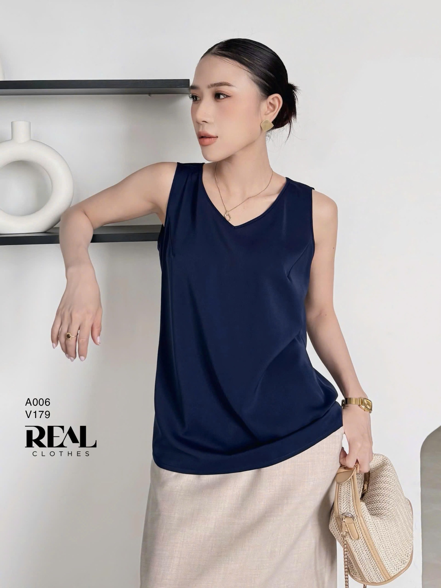 Áo cổ tim xanh đen không tay