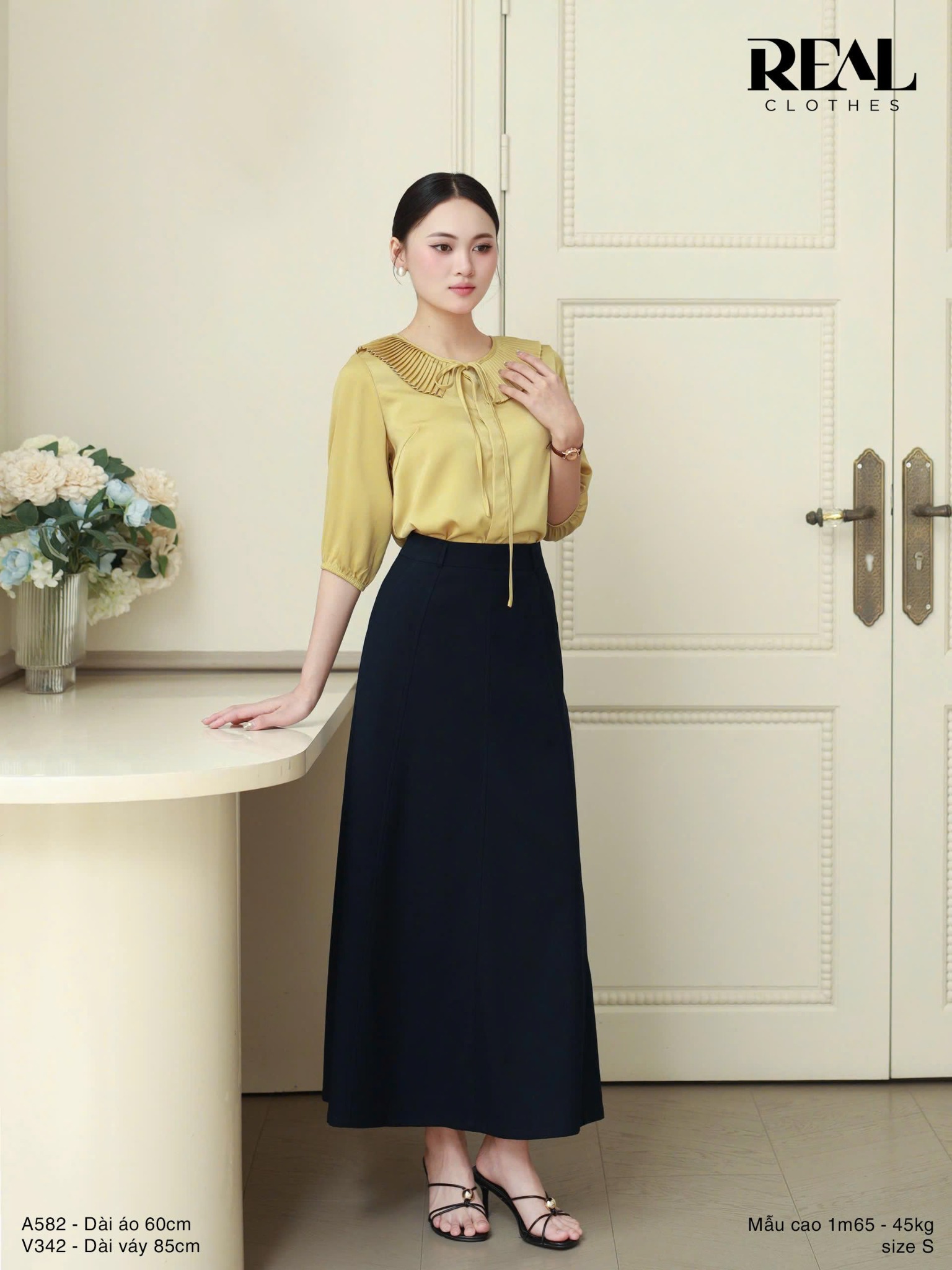 Áo cổ xếp vàng FINAL SALE - size XS