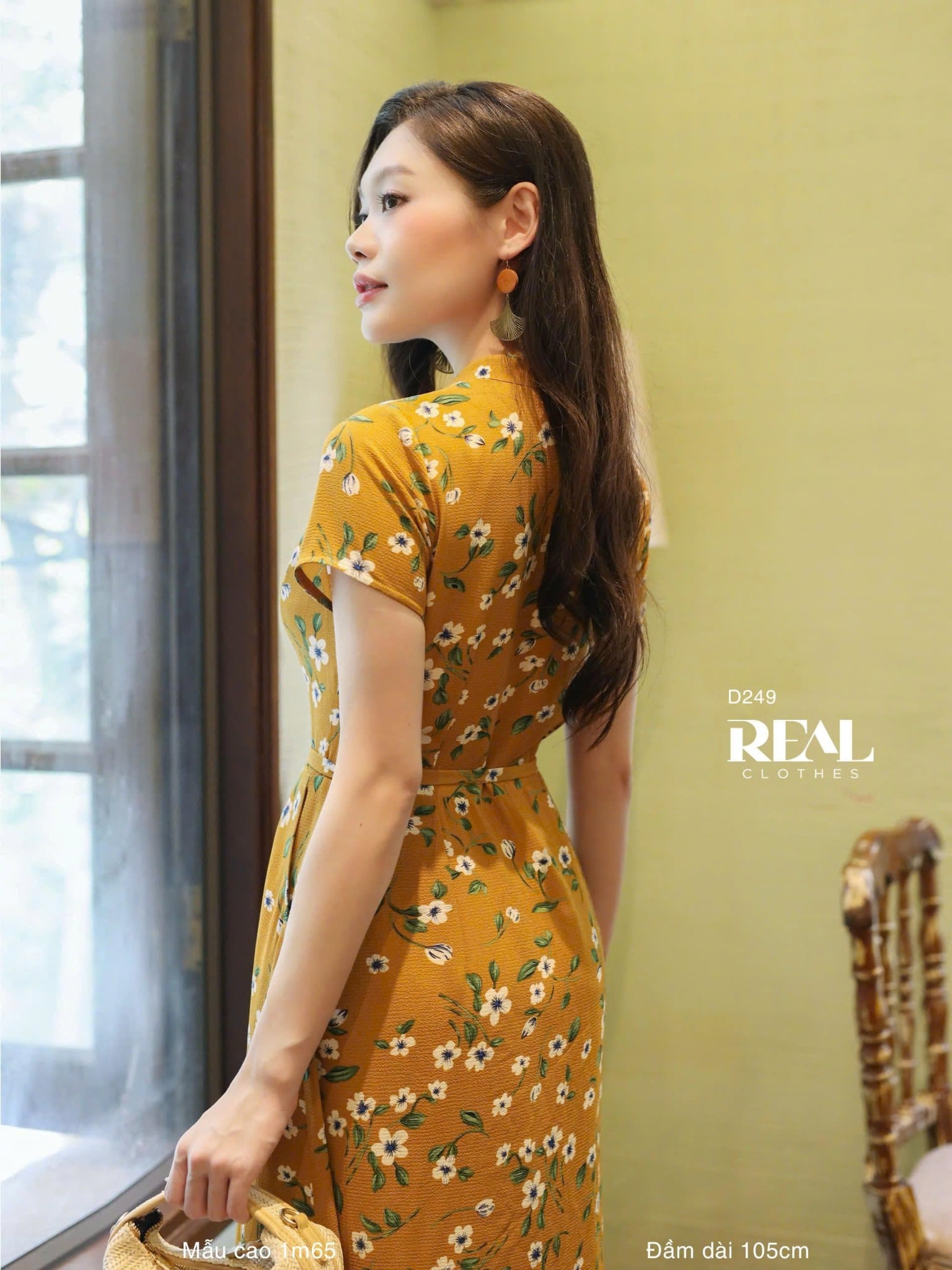 Đầm cổ trụ hoa vàng SALE