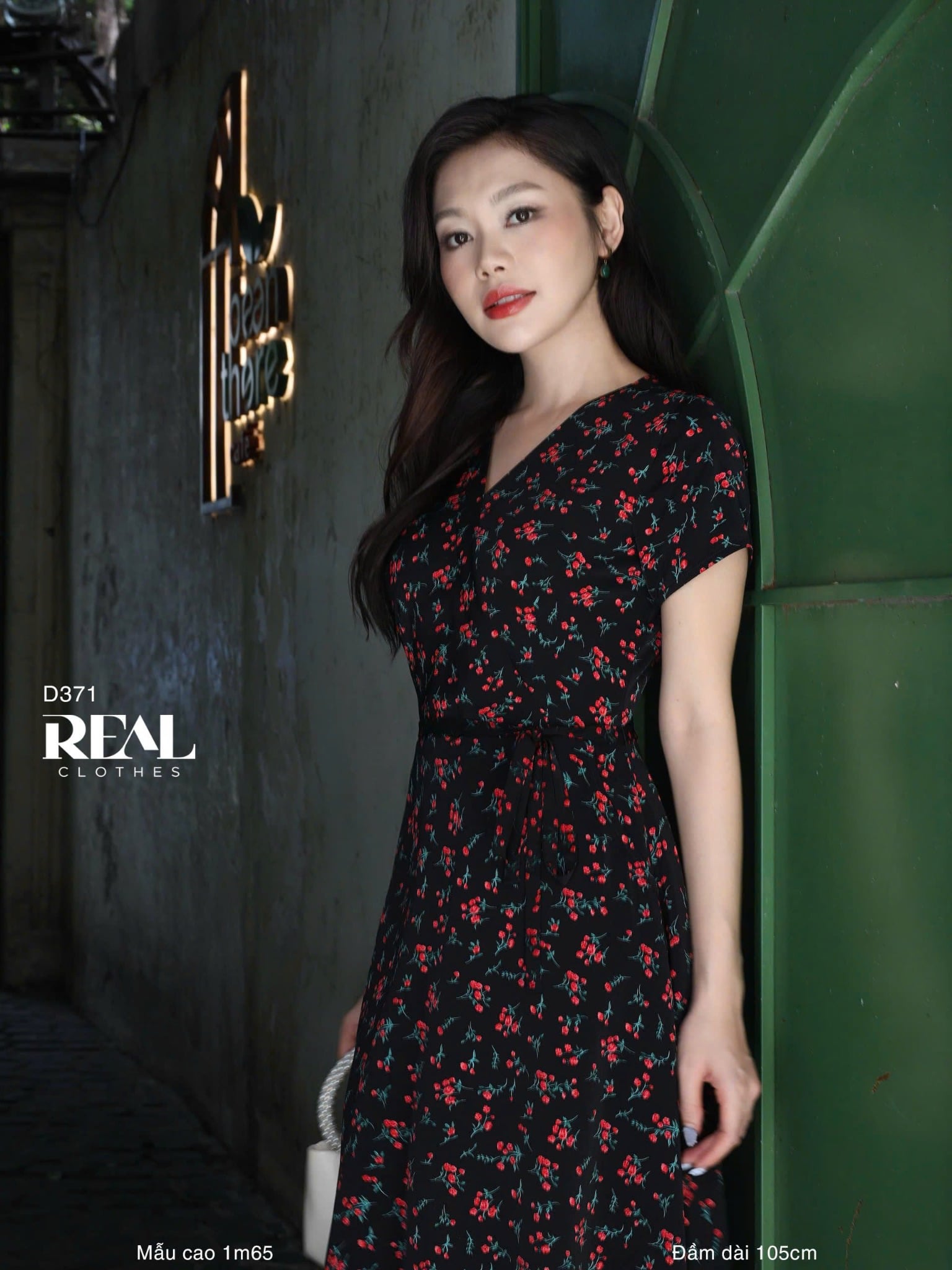 Đầm cổ tim hoa đỏ SALE